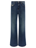 Jeans évasés en coton bleu de la marque Diesel, style décontracté avec coupe ample et détails modernes.