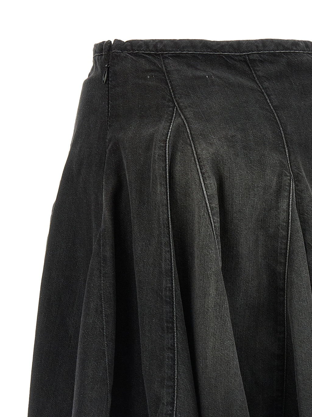 Jupe longue en coton noir de la marque Diesel, style décontracté avec coupe fluide et détails modernes.