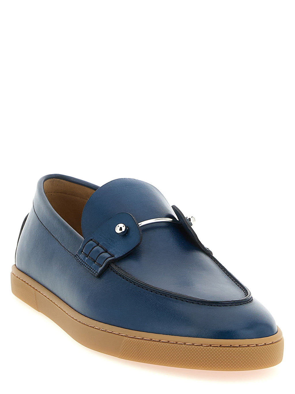 Mocassins Christian Louboutin en veau bleu à enfiler, élégants et sophistiqués, avec semelle en caoutchouc visible.