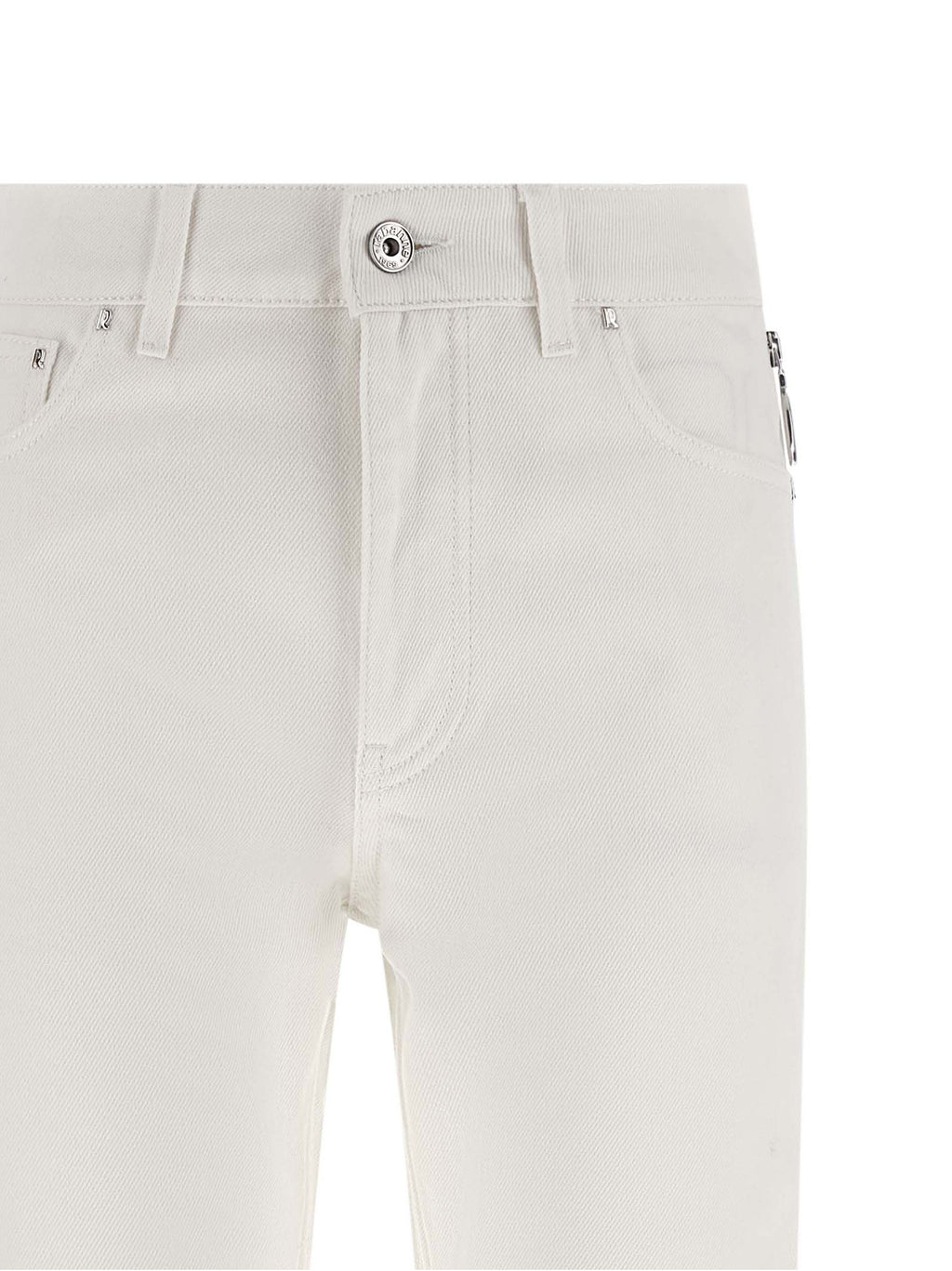Jean en coton blanc Paco Rabanne en denim, style moderne, coupe ajustée, avec poches visibles et couture détaillée.