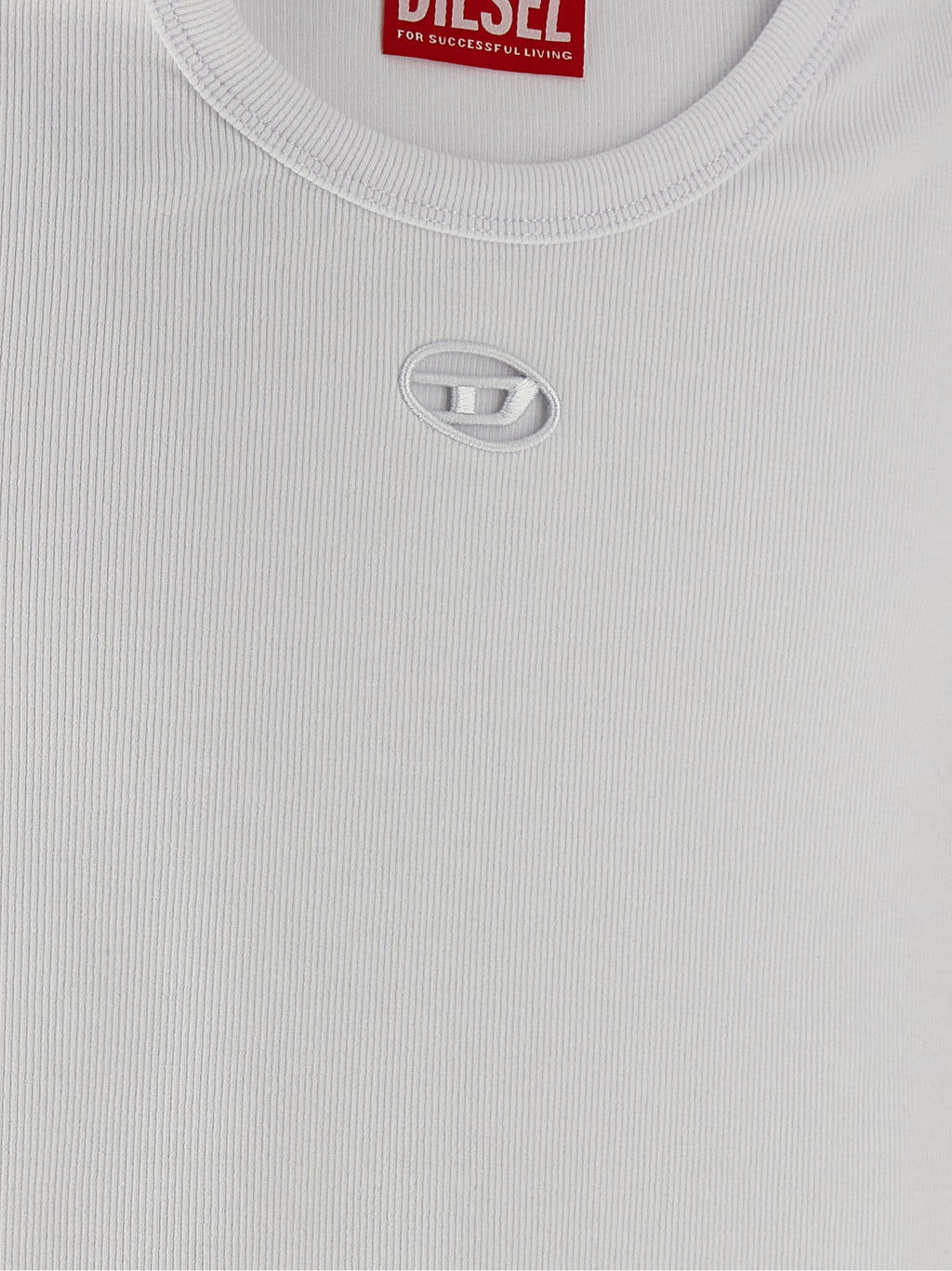 T-shirt blanc en coton de la marque Diesel, coupe classique, vue frontale sur fond blanc.