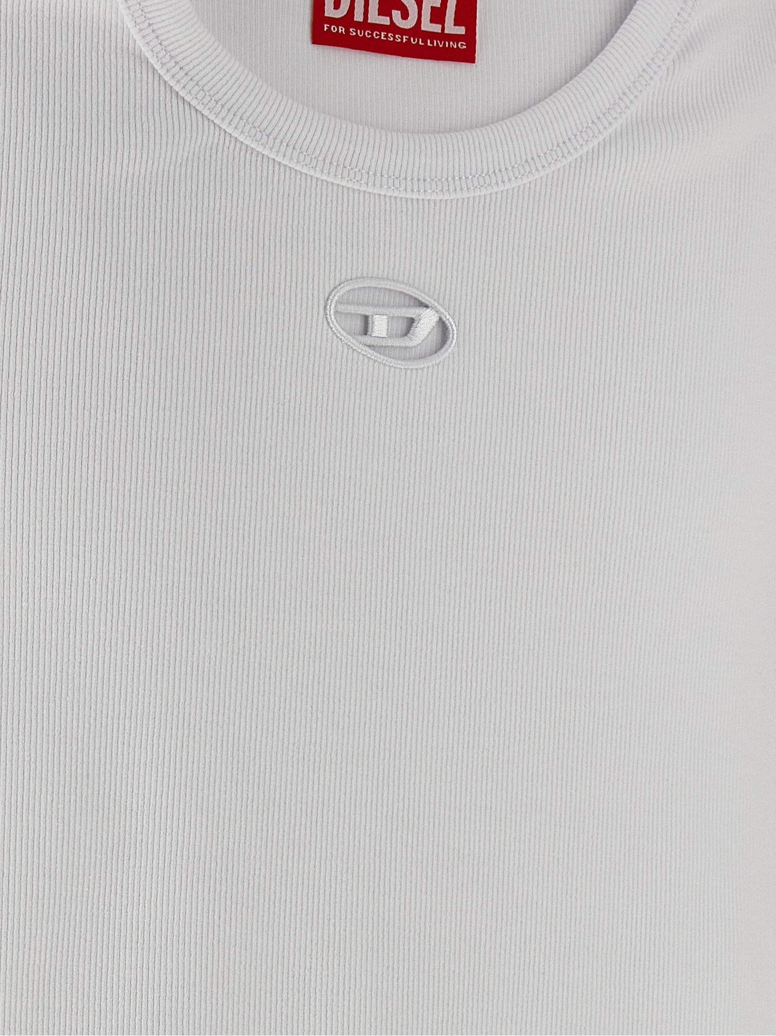 T-shirt blanc en coton de la marque Diesel, coupe classique, vue frontale sur fond blanc.