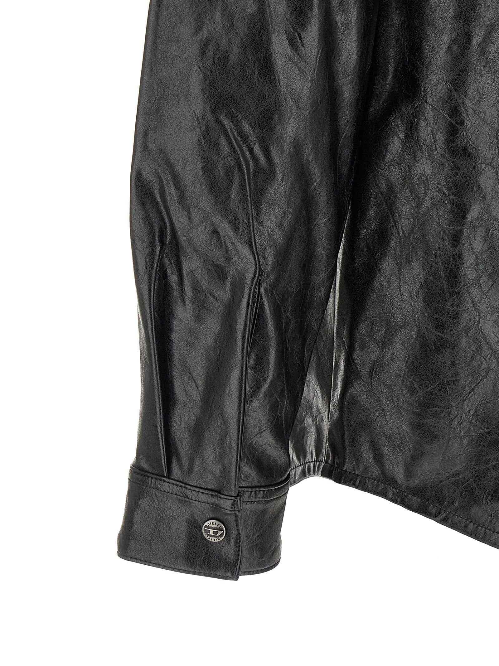 Blouse en viscose noire Diesel avec détails modernes, portée avec col en V et manches longues, image de la chemise élégante.