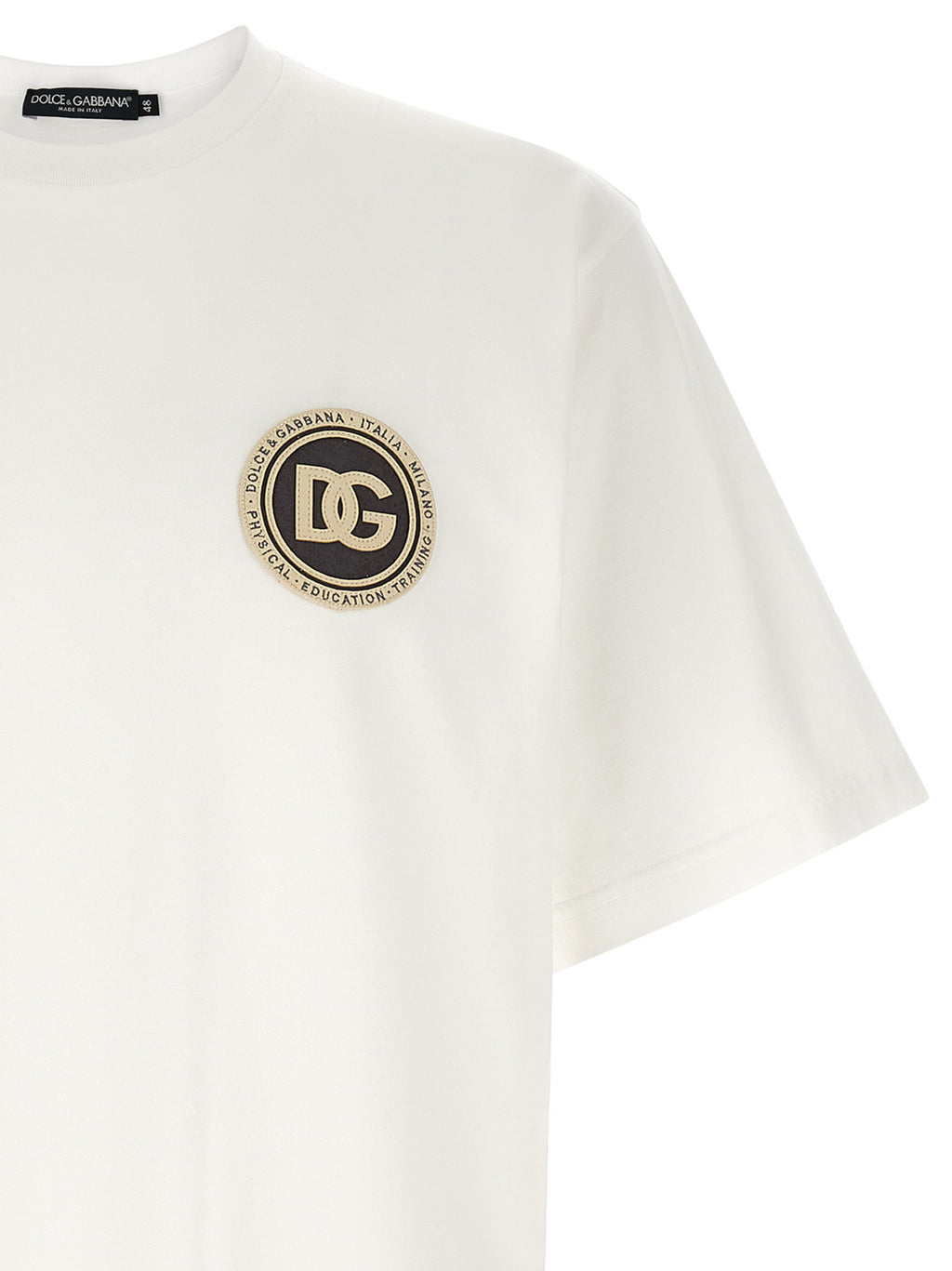 T-shirt blanc en coton Dolce & Gabbana, silhouette décontractée, col rond, logo Dolce & Gabbana visible sur la poitrine.