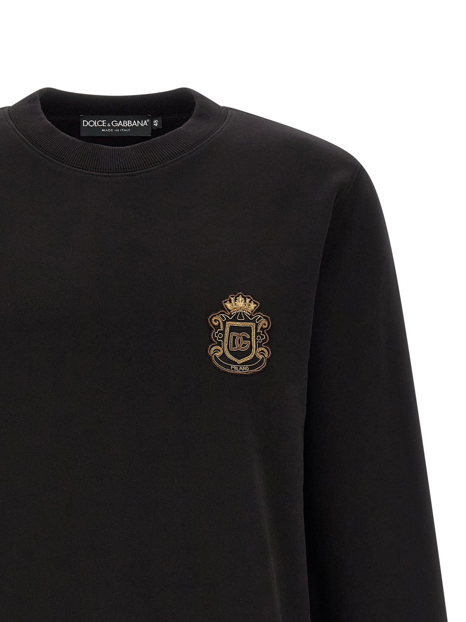 Sweat-shirt noir en coton de Dolce & Gabbana, design élégant avec logo visible, porté décontracté.