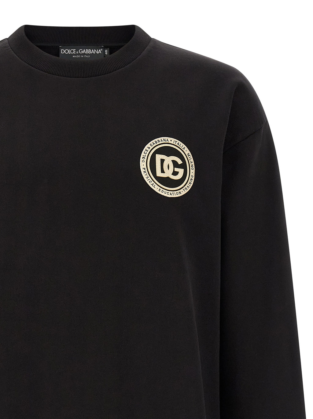 Sweat-shirt noir en coton de Dolce & Gabbana, style décontracté avec logo subtil, porté sur un mannequin.