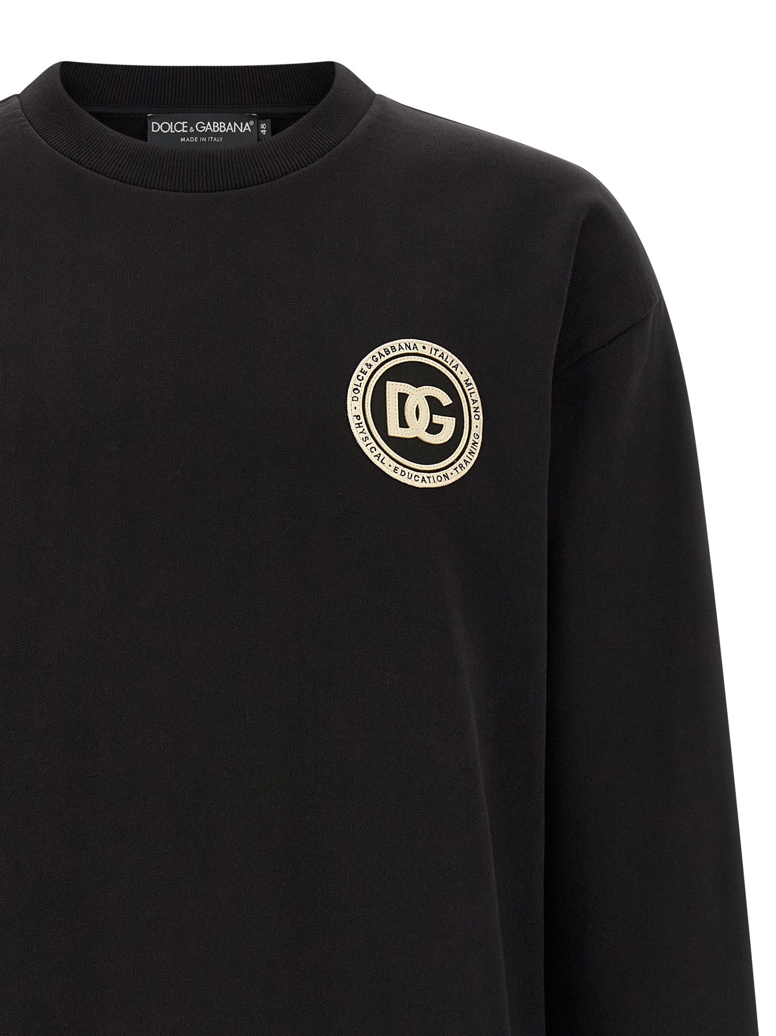 Sweat-shirt noir en coton de Dolce & Gabbana, style décontracté avec logo subtil, porté sur un mannequin.
