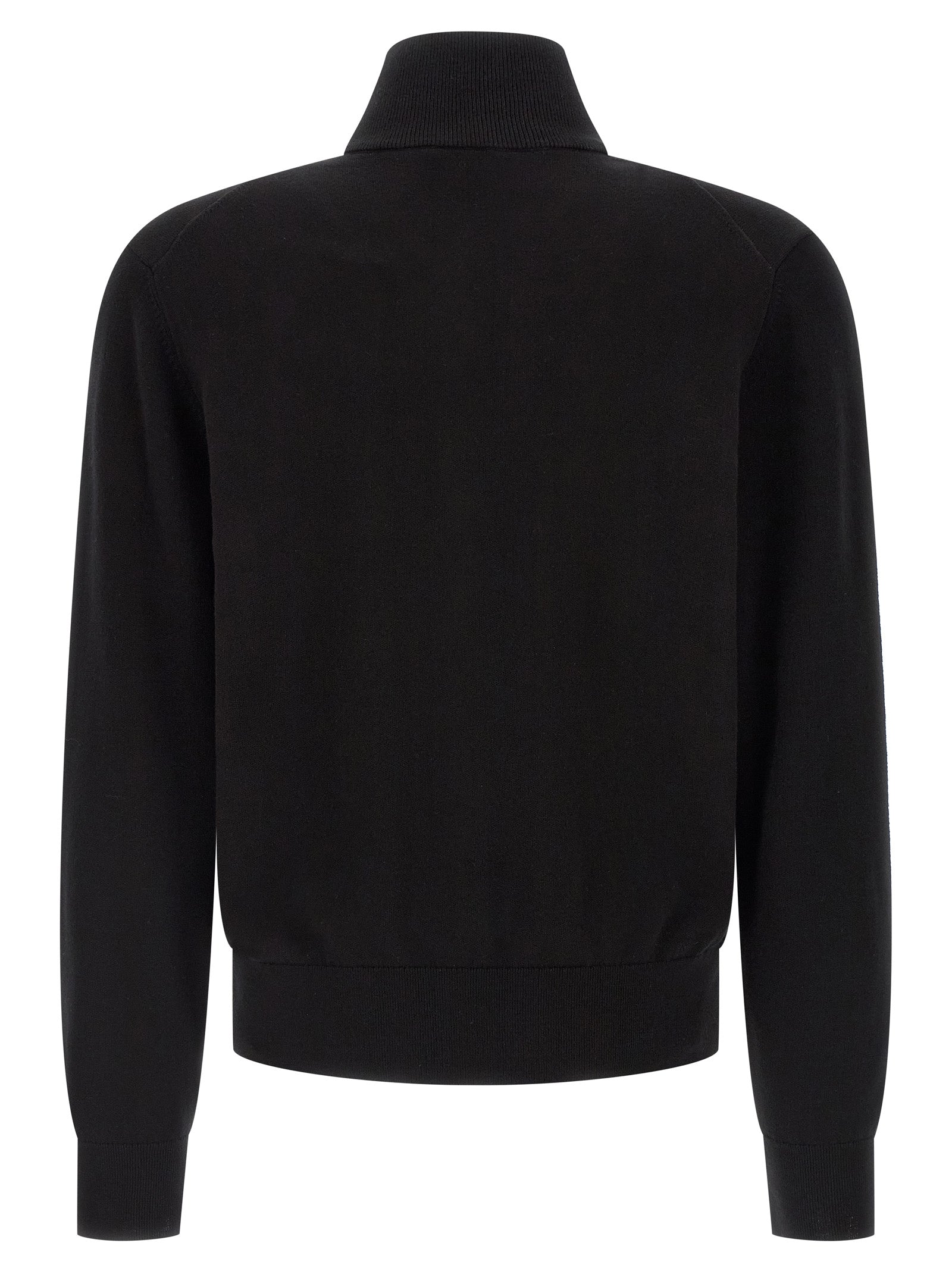 Cardigan en coton noir de la marque Hugo Boss, avec détails élégants, porté sur un fond neutre.
