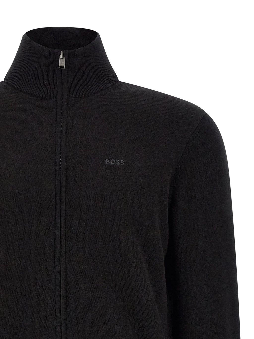 Cardigan en coton noir de la marque Hugo Boss, coupe classique avec boutons, porté sur un mannequin.