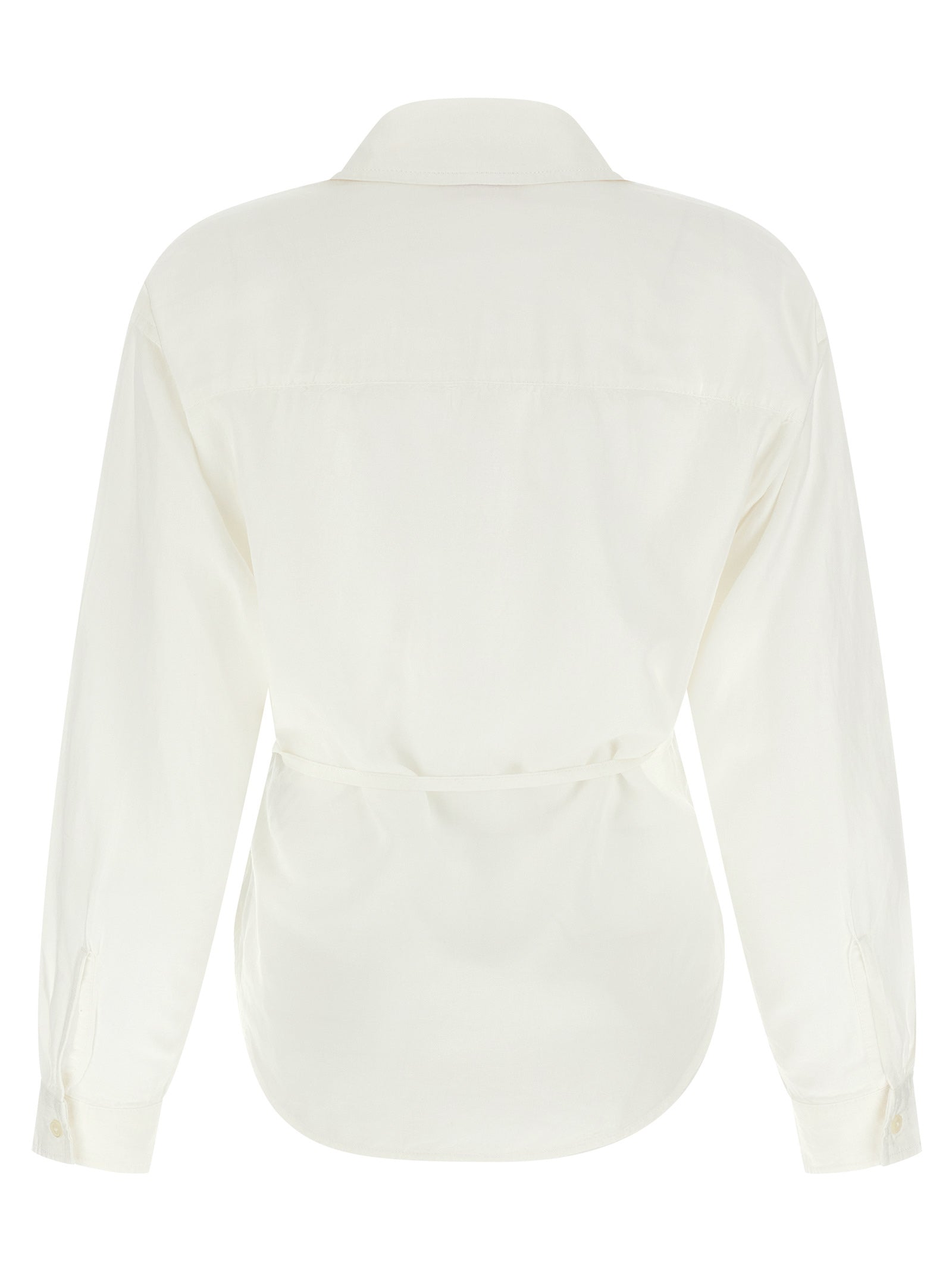 Blouse blanche en modal Diesel, coupe fluide et élégante, portée sur un mannequin avec col en V et manches longues.