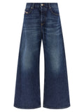 Jeans en denim bleu Diesel en coton, coupe classique, visible avec détails de couture et poche à l'avant.