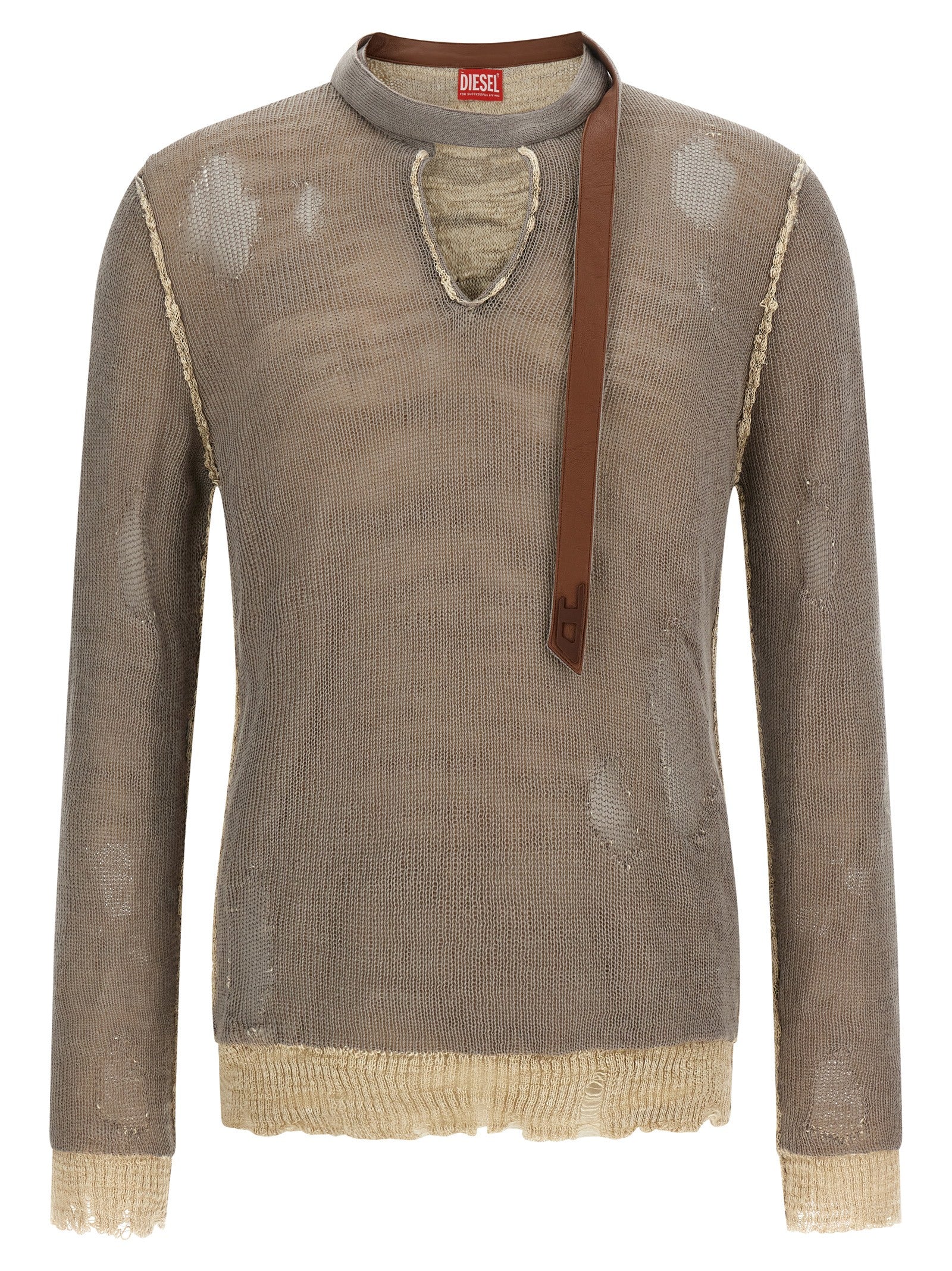 Cardigan gris en coton de la marque Diesel, porté avec détails visibles et texture douce.