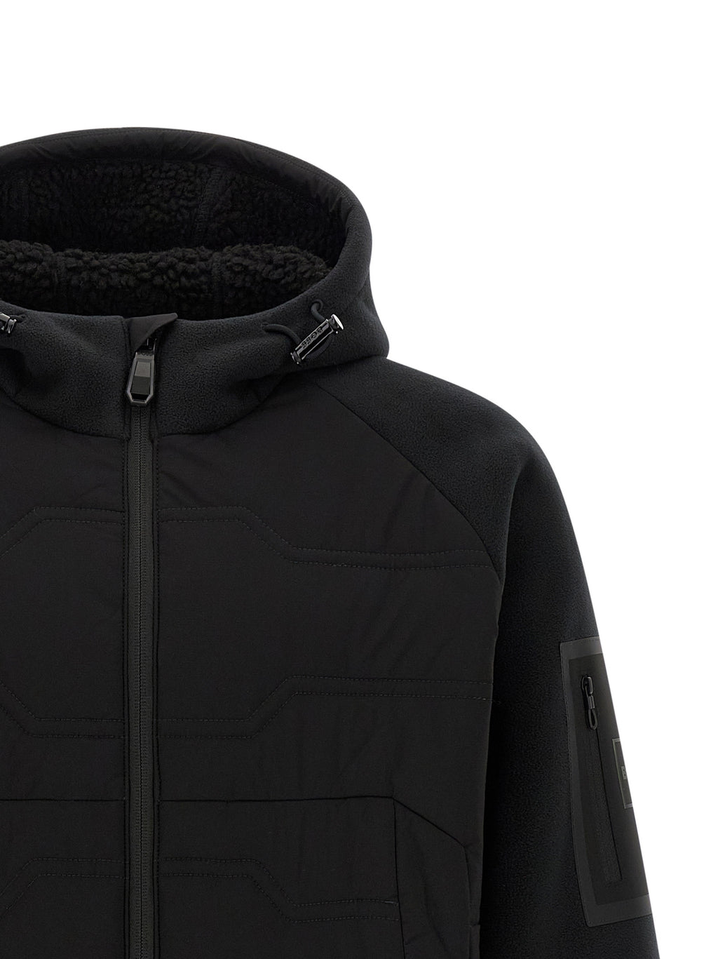 Veste en polyester noire de Hugo Boss, coque extérieure légère et résistante, style moderne et élégant.