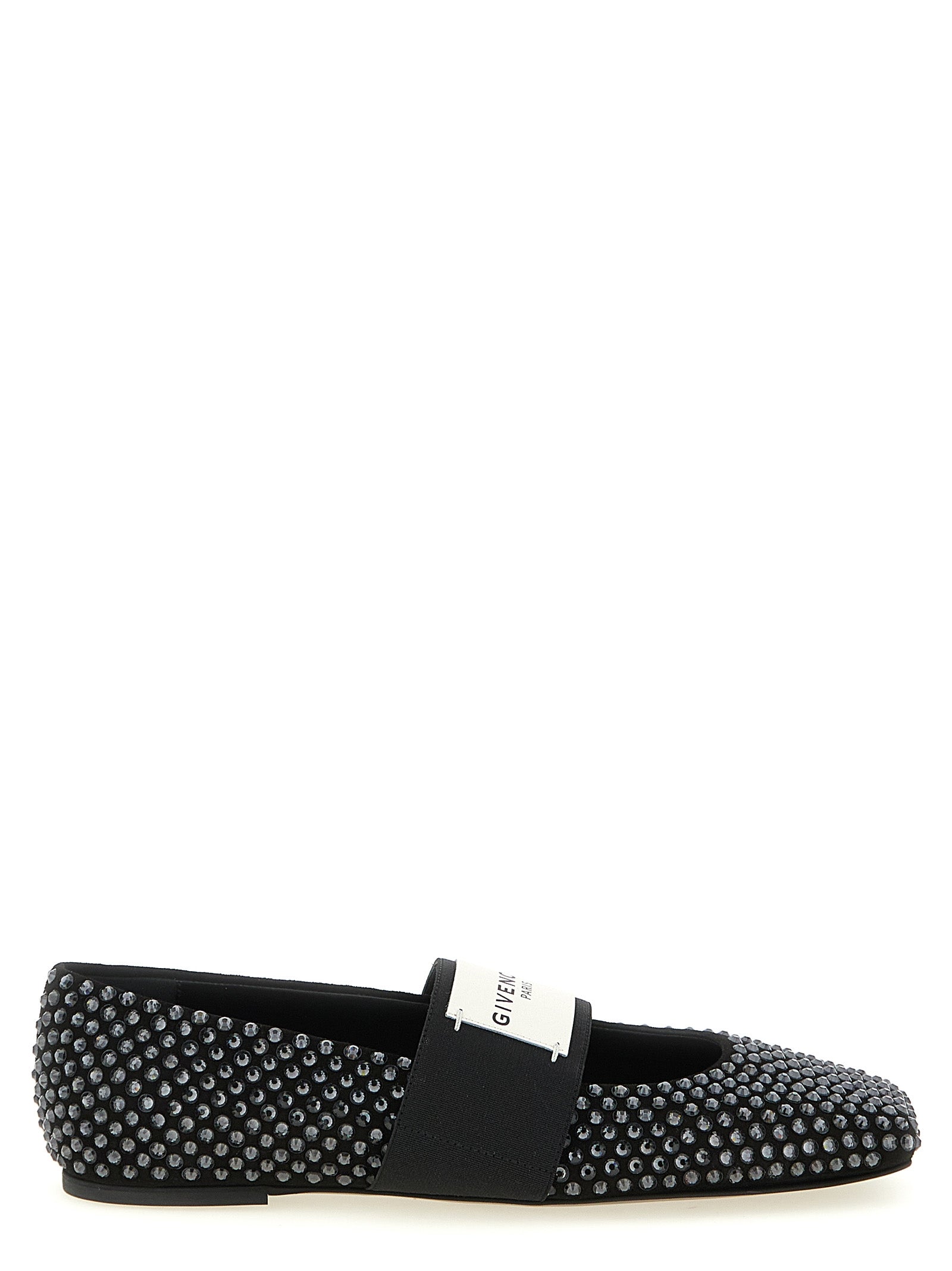 Chaussures ballerines Givenchy en cuir de veau noir, élégantes et sophistiquées, vues de face sur fond blanc.