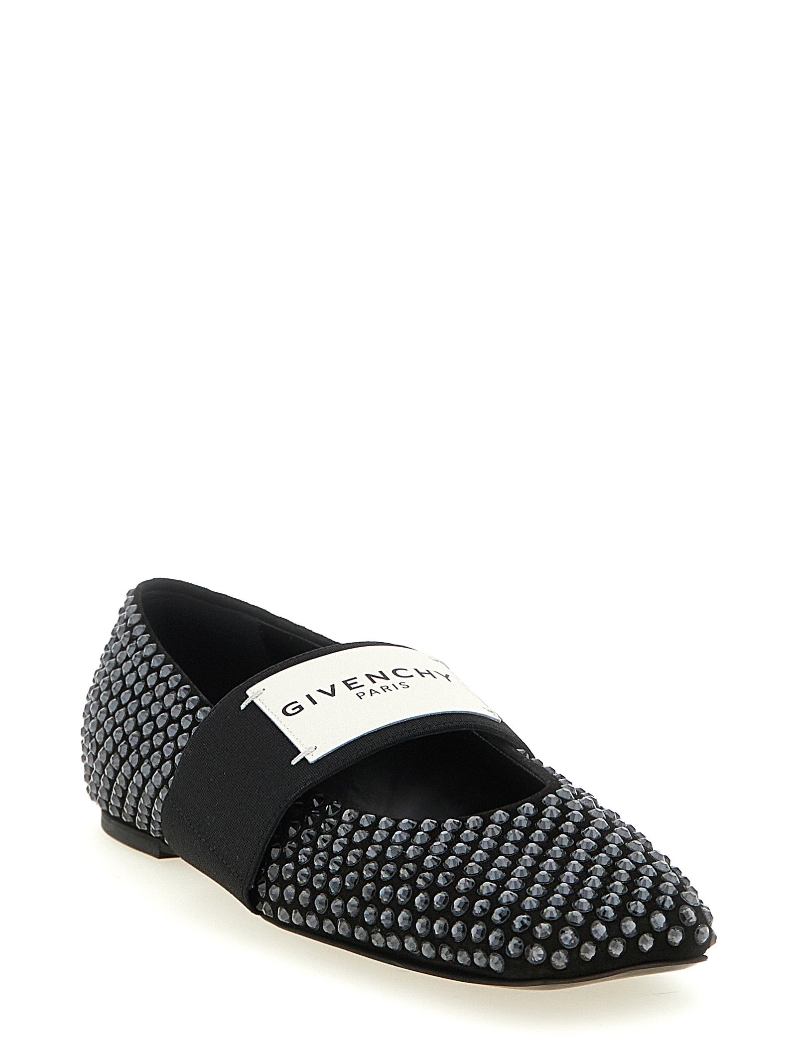 Chaussures ballerines Givenchy en cuir de veau noir, élégantes et classiques, vues de face avec détails du design.