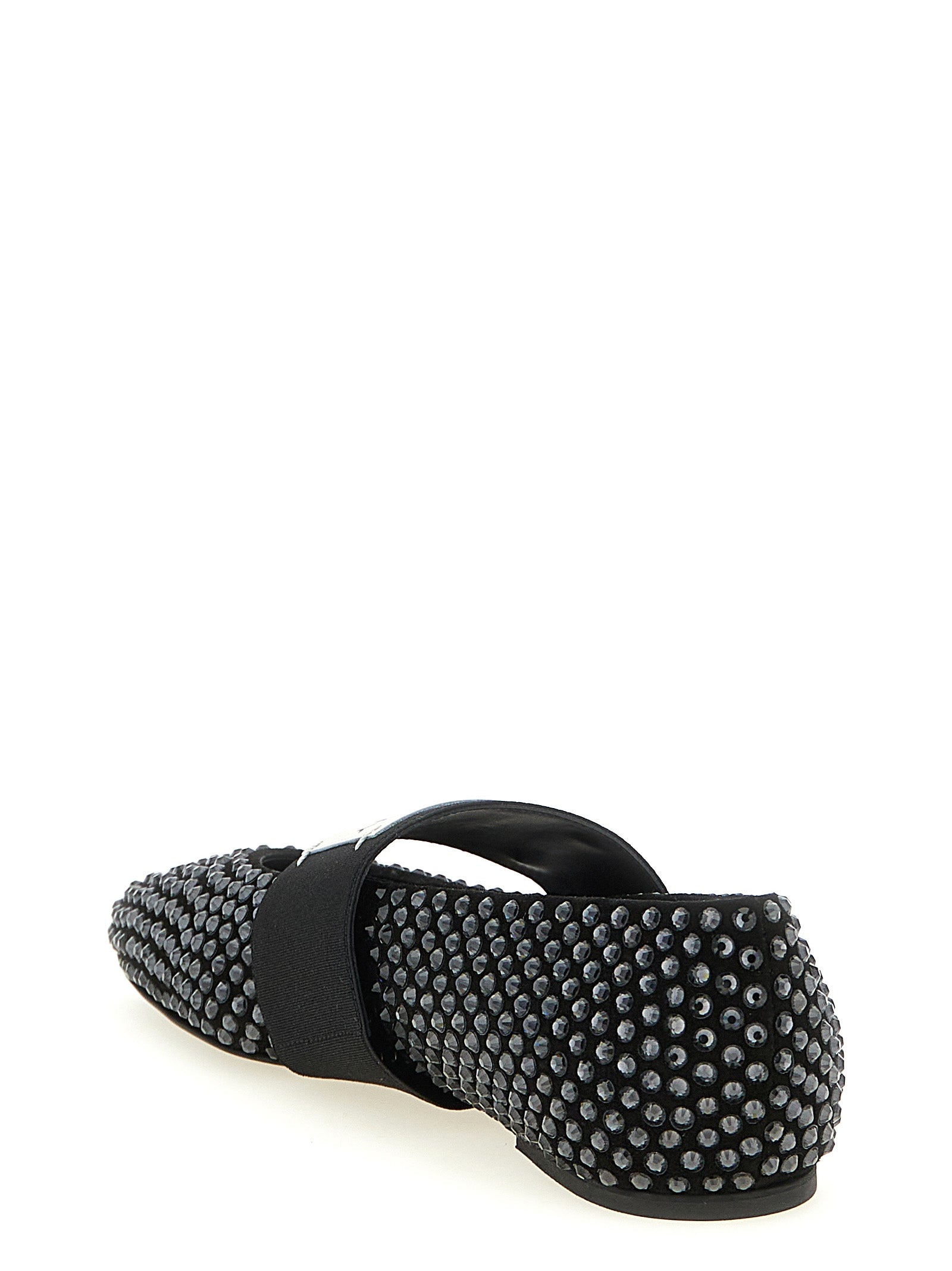 Chaussures ballerines Givenchy en cuir de veau noir, élégantes et classiques, vues de face avec détails de la semelle.