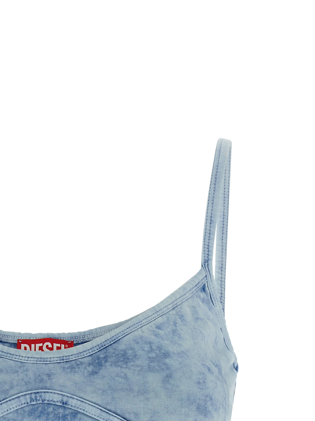 Haut en coton bleu Diesel, style décontracté avec col rond et manches longues, porté par une femme.