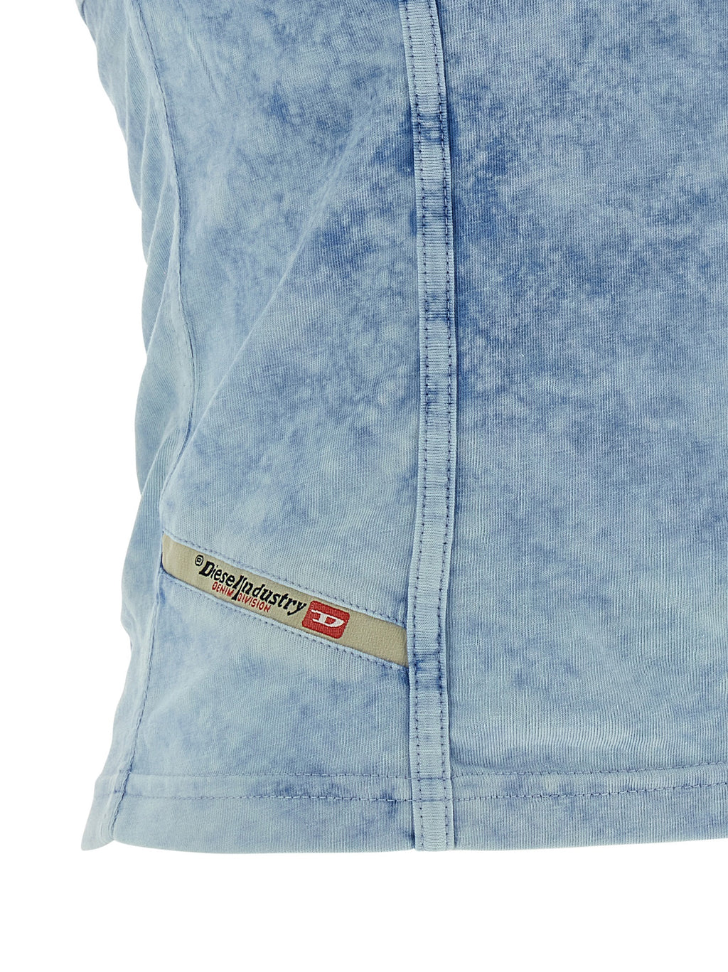 Haut en coton bleu Diesel, style décontracté et confortable, visible sur fond neutre.