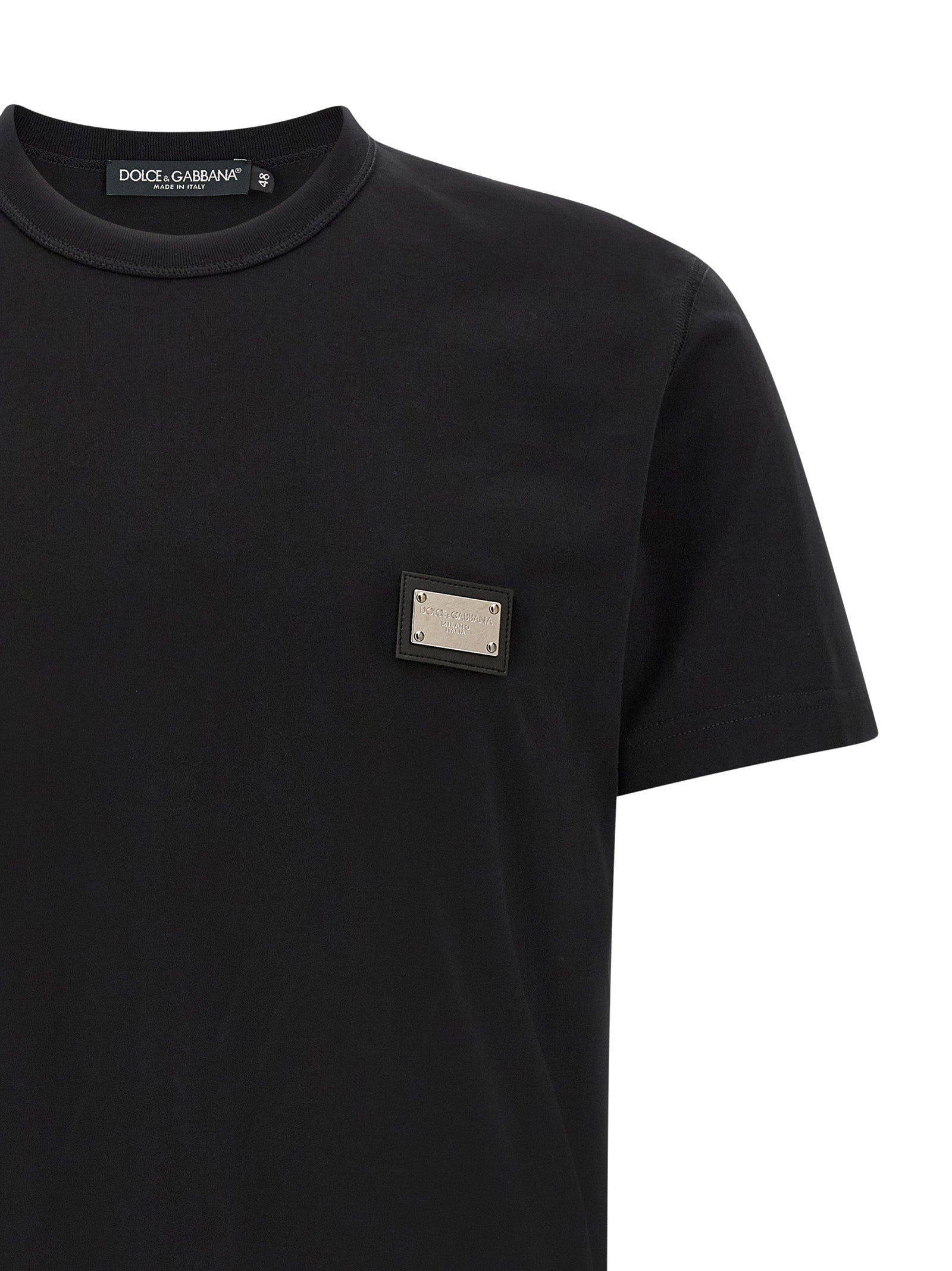 T-shirt noir en coton de la marque Dolce & Gabbana, vue de face, avec logo discret sur la poitrine.