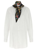 Chemise en coton blanc Dolce & Gabbana, style élégant avec détails raffinés, portée sur mannequin.