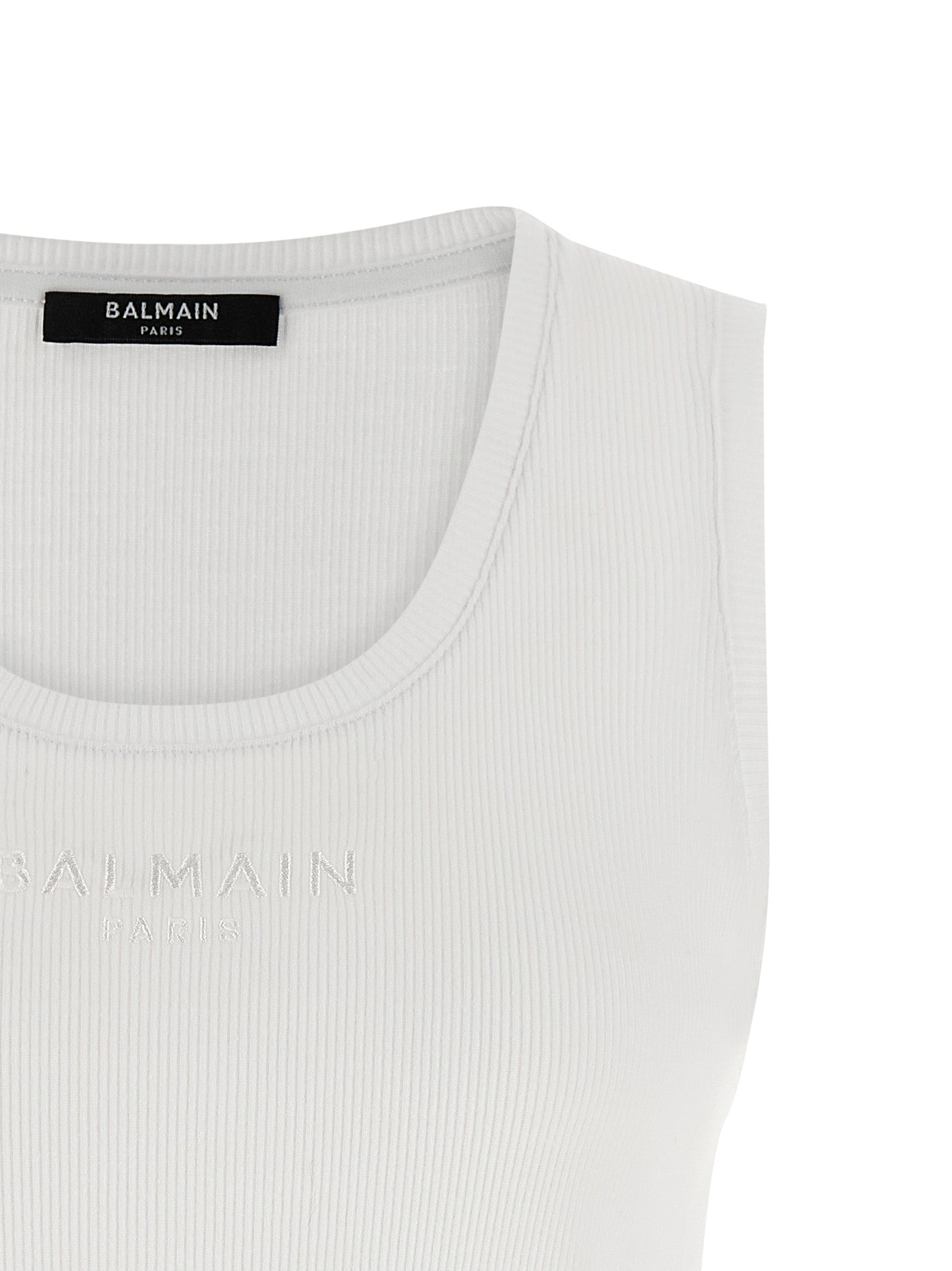 Débardeur blanc en coton de la marque Balmain, coupe ajustée et tissu doux visible sur l'image.