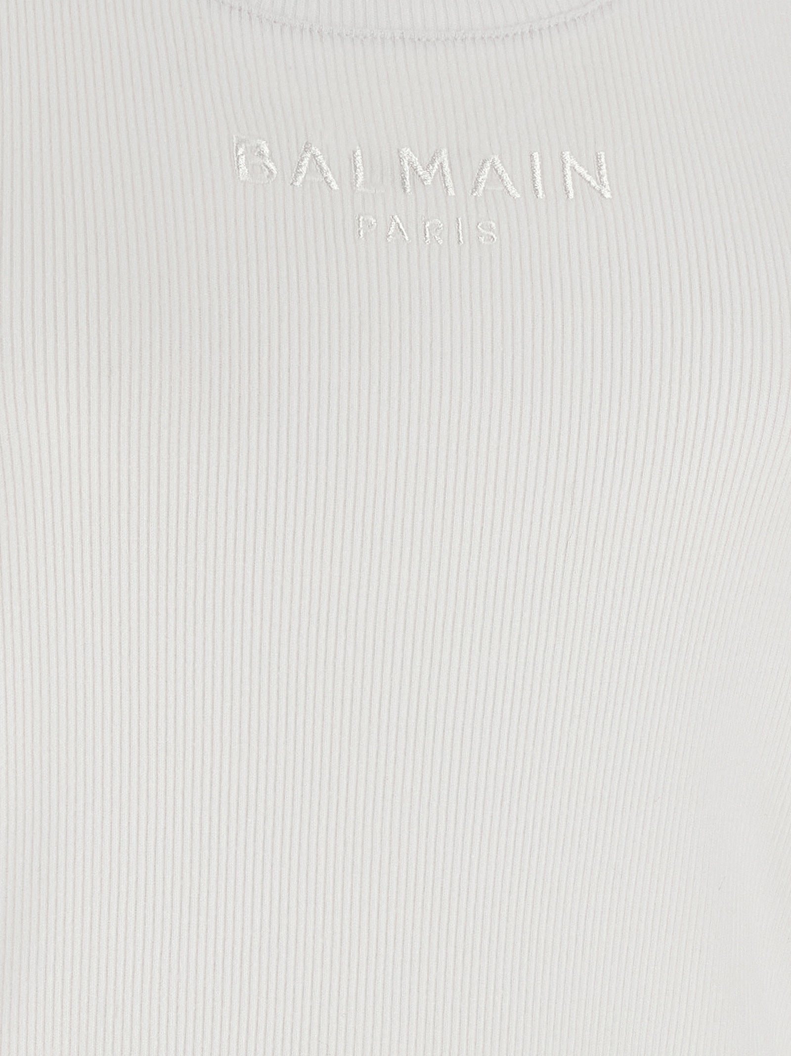 Débardeur blanc en coton de la marque Balmain, vue de face, avec le logo Balmain visible.