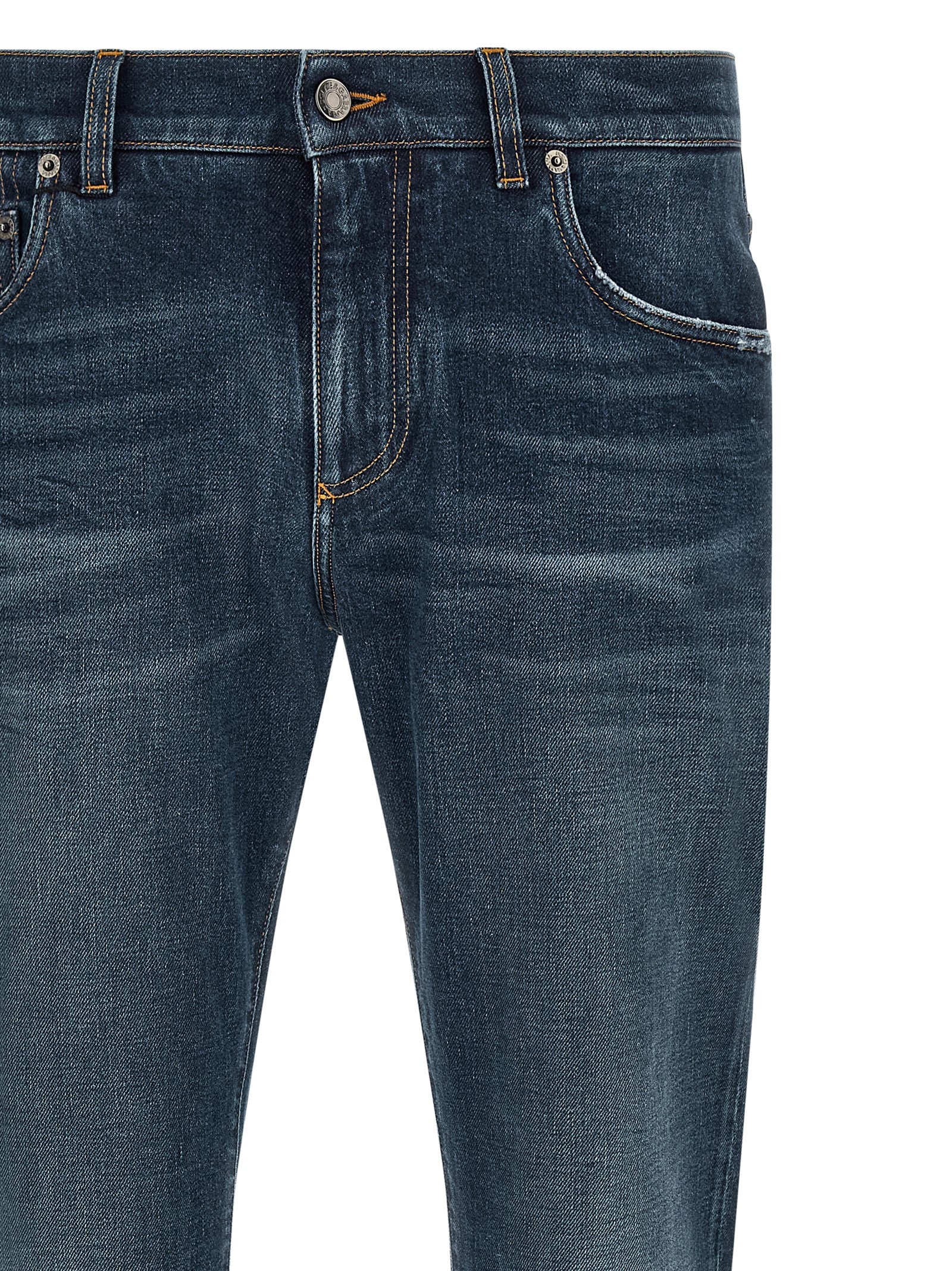 Jeans en denim en coton bleu Dolce & Gabbana, coupe classique, visible sur un mannequin, détails de couture et poches apparents.