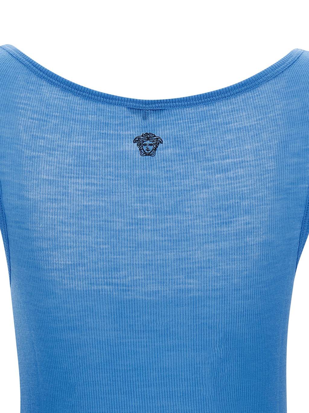Débardeur en laine vierge bleue de Versace, coupe ajustée et détails élégants, sur fond neutre.