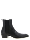 Bottes Chelsea en cuir de veau noir de Saint Laurent, élégantes et classiques pour hommes.