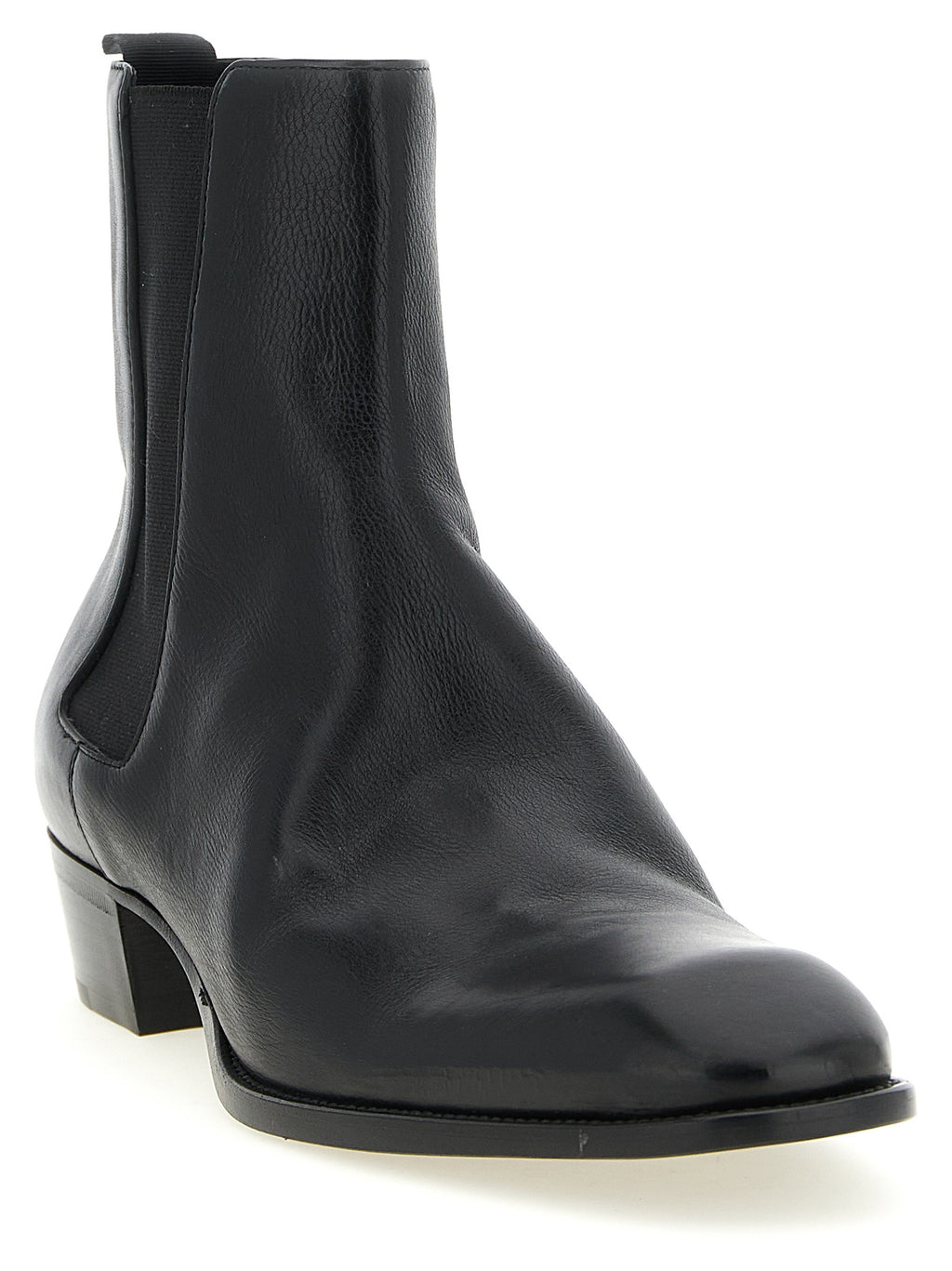 Bottes Chelsea en cuir de veau noir de Saint Laurent, élégantes et sophistiquées, avec semelle en caoutchouc et détails classiques.