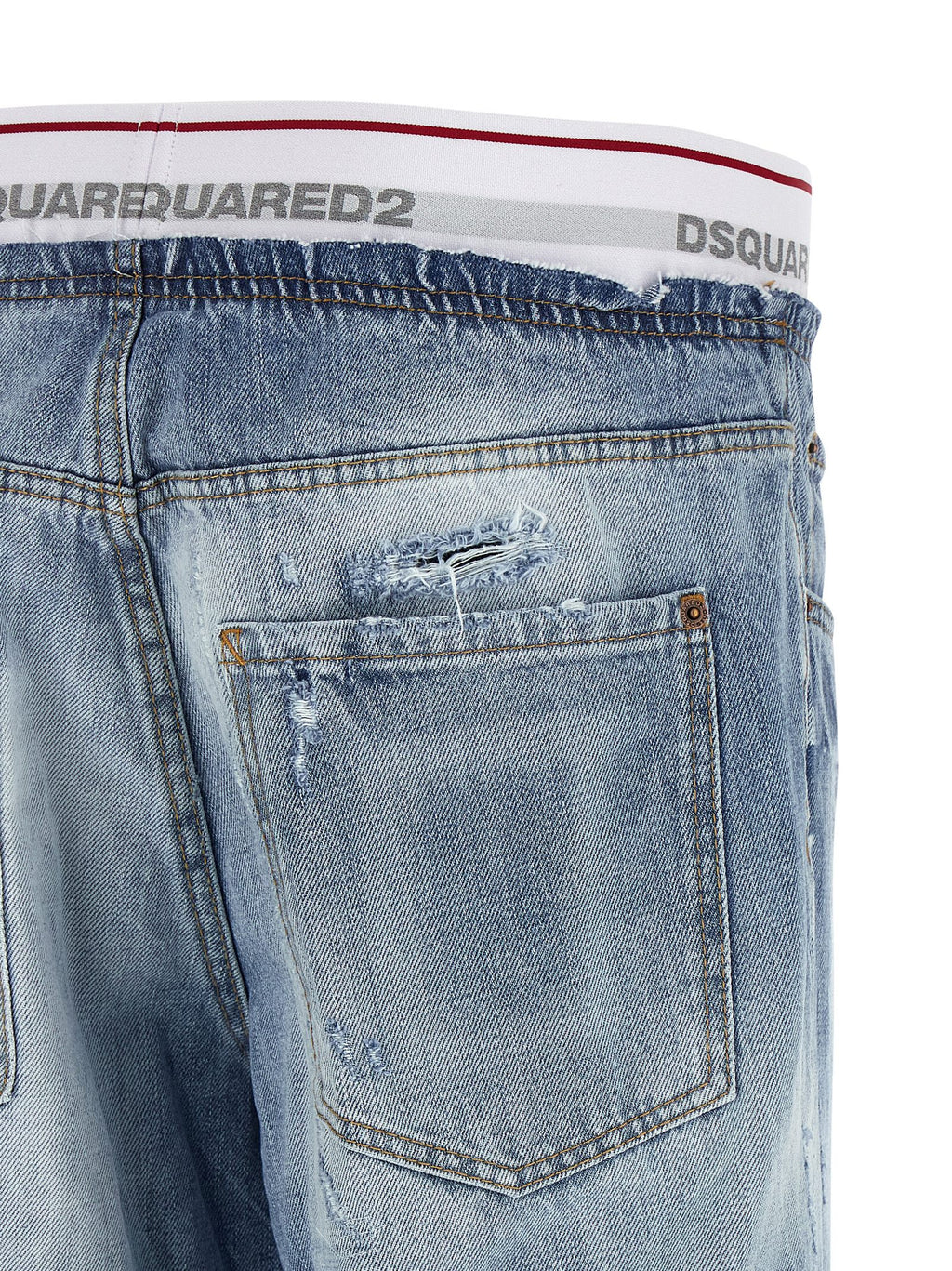 Jeans en coton bleu à coupe décontractée de Dsquared², style casual et moderne, visibles avec détails de couture et de poche.
