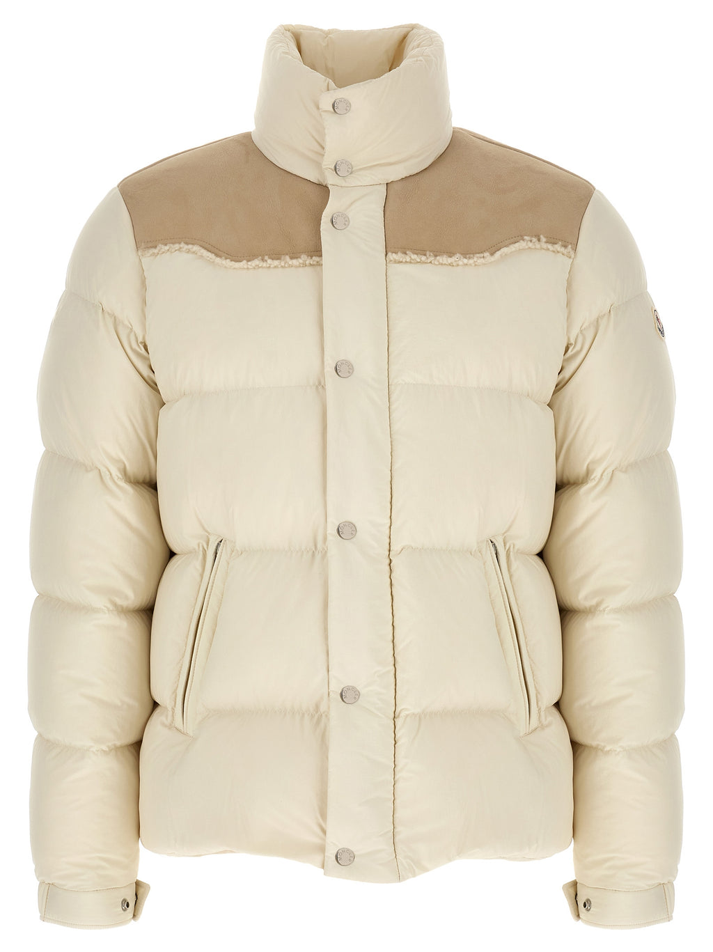 Veste longue en polyamide beige Moncler, coupe-vent et chaud, avec capuche et fermeture zippée visible sur l'image.