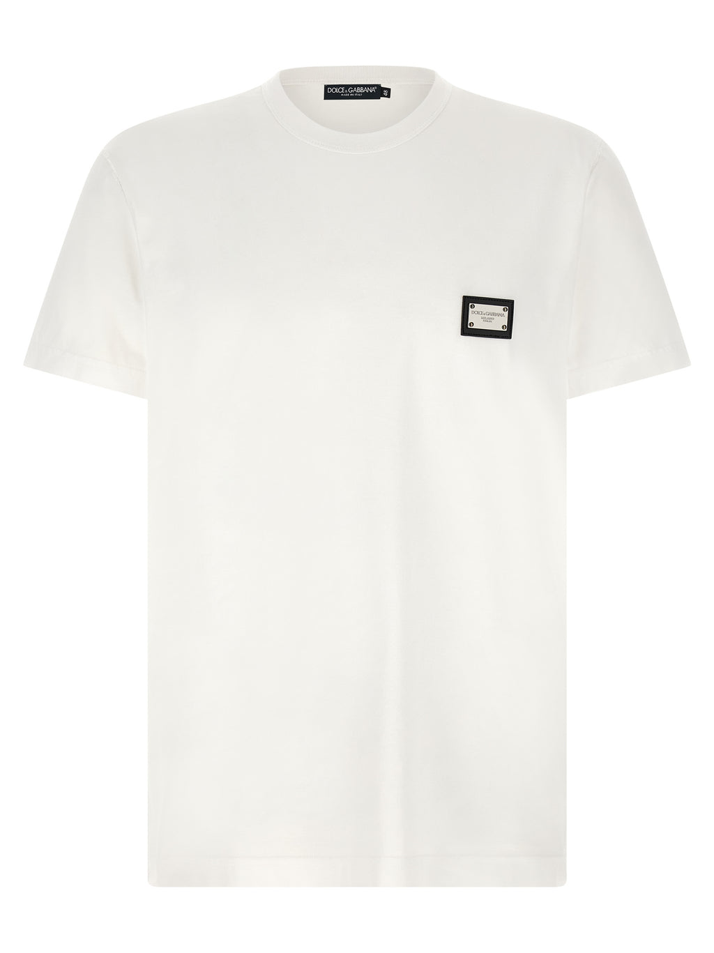 T-shirt en coton blanc Dolce & Gabbana, vêtement décontracté avec logo discret, porté sur un mannequin.