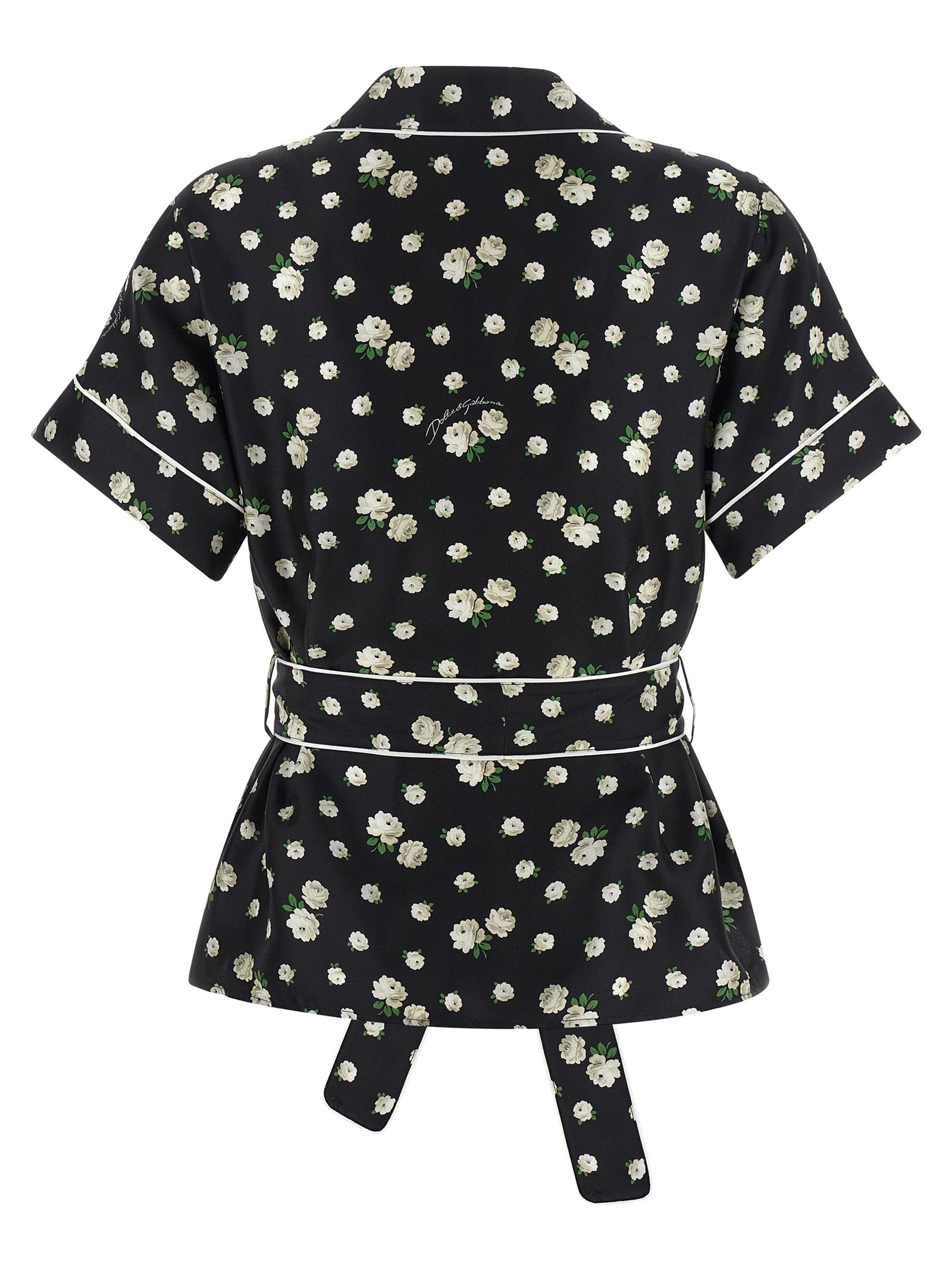 Chemisier en soie noire Dolce & Gabbana avec détails élégants, porté sur un mannequin.