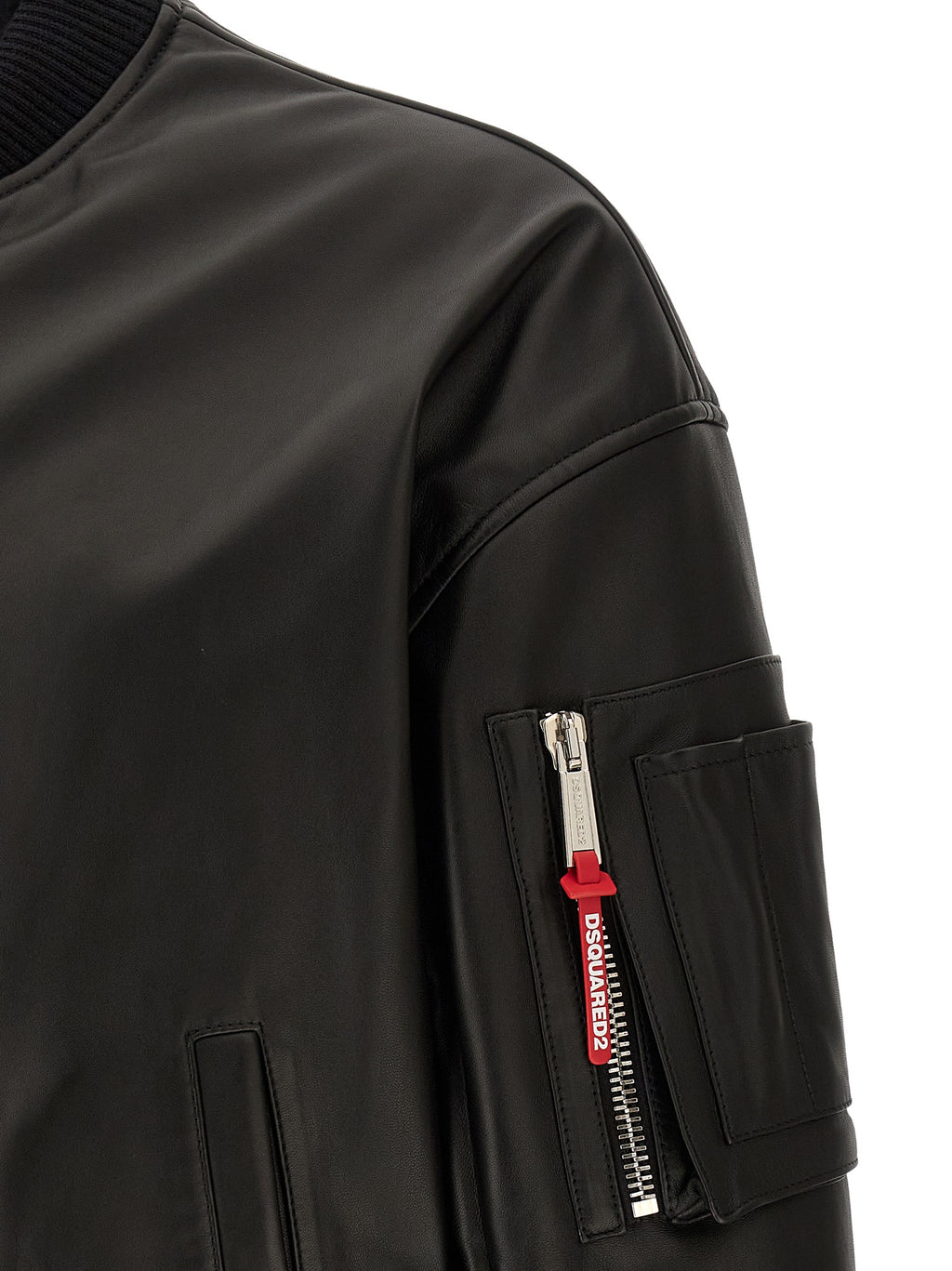 Veste en cuir noir Dsquared² pour homme, coupe classique avec détails élégants et logo discret visible en image.