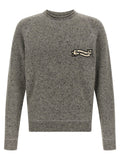 Cardigan en laine grise Dsquared² porté, montre le col rond et les boutons sur le devant, style décontracté et élégant.