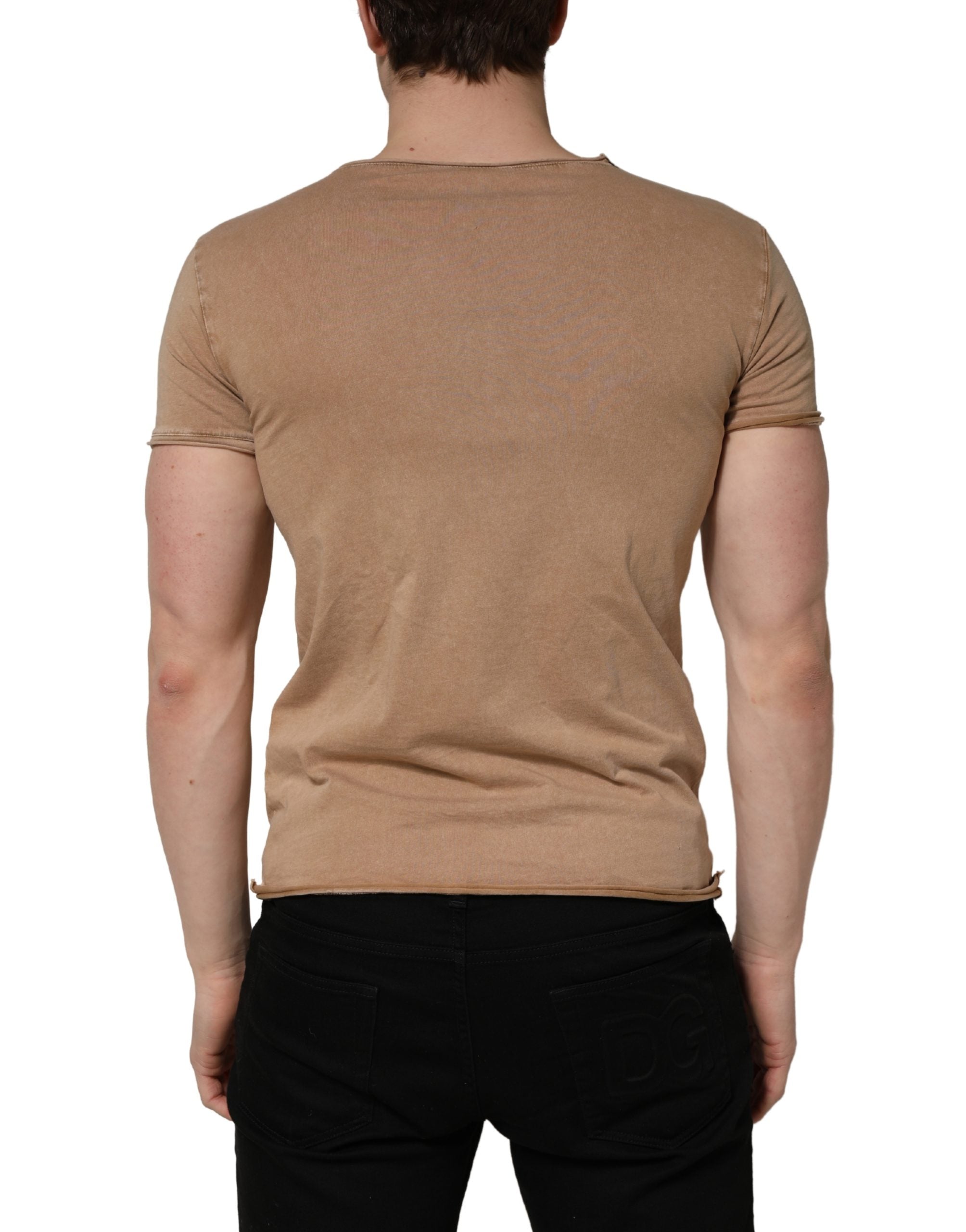 T-shirt rond en coton brun Dolce & Gabbana avec logo brodé, col rond et design décontracté visible sur l'image.