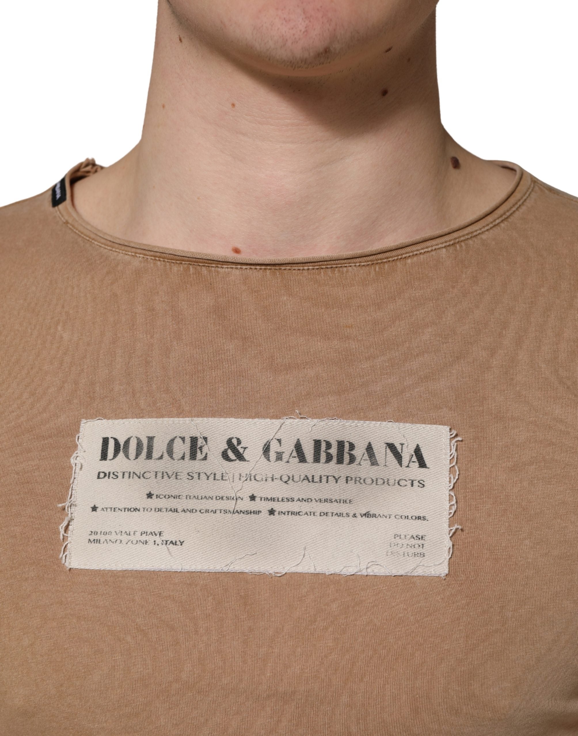 T-shirt rond en coton brun Dolce & Gabbana avec logo patch, col rond et style décontracté.