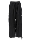 Pantalons cargo en polyester noir de la marque Kenzo, avec plusieurs poches et coupe décontractée visible sur l'image.