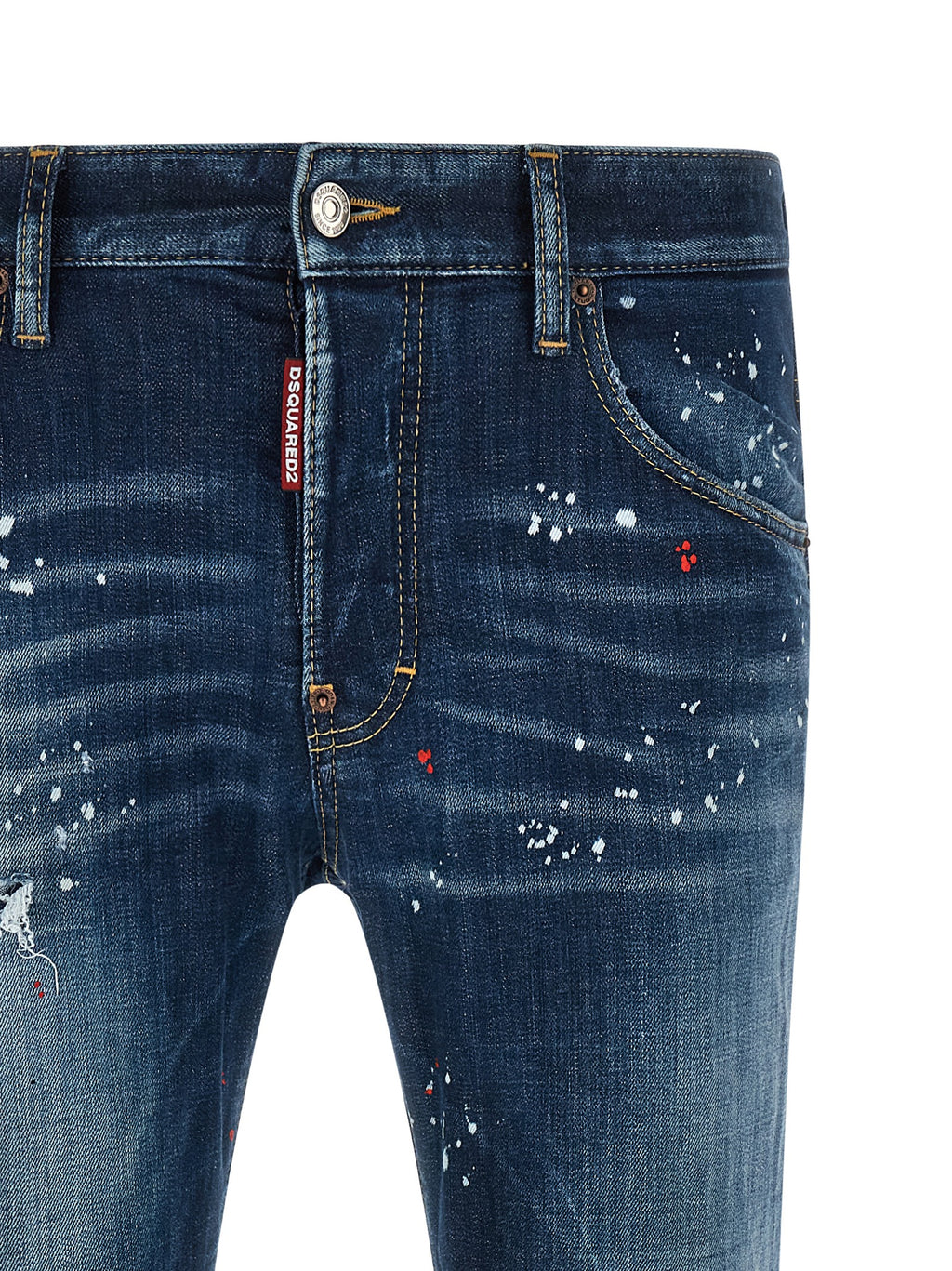 Jeans en denim en coton bleu de Dsquared², coupe classique avec détails modernes, porté sur mannequin.