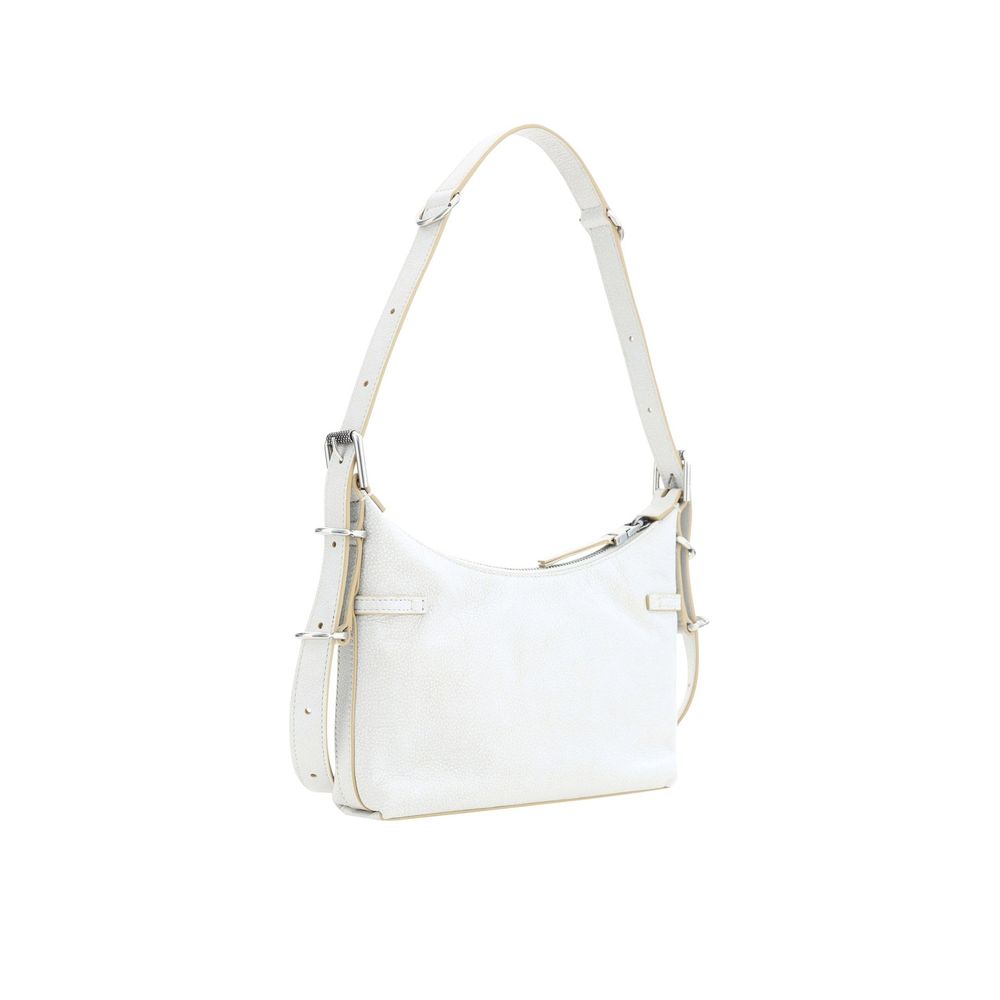 Sac à épaule en cuir blanc Givenchy avec détails élégants et logo de la marque, visible dans l'image.