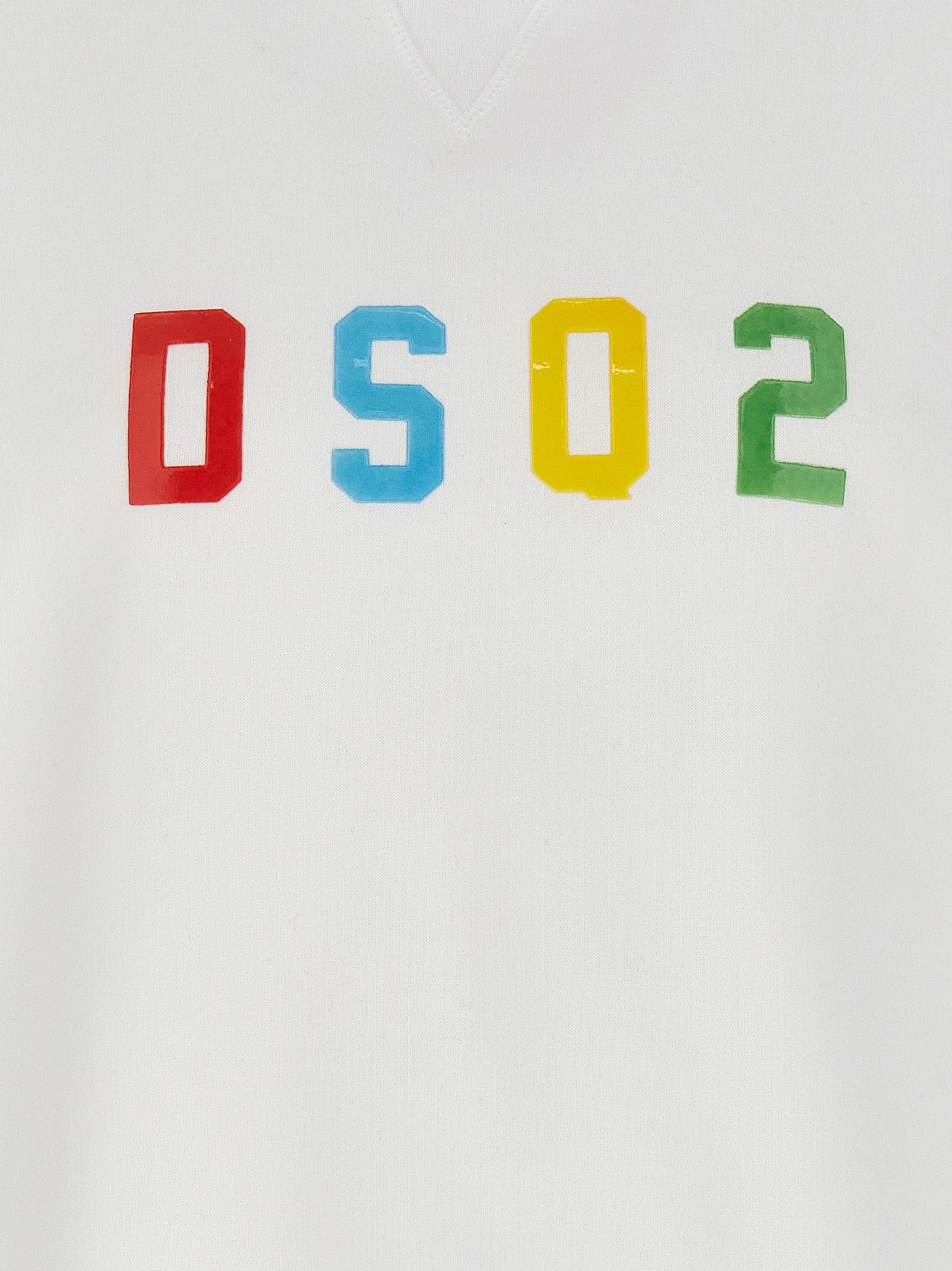 Sweat-shirt blanc en coton de Dsquared², vue de face, avec logo discret sur la poitrine, tissu doux et confortable.