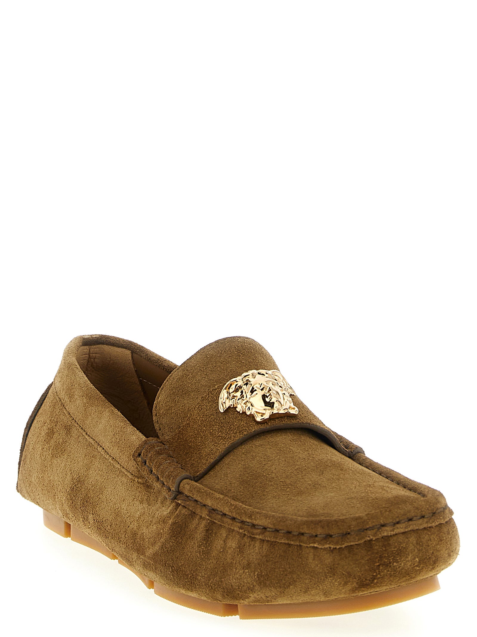 Chaussures mocassins slip-on en veau marron de Versace, élégantes et confortables, vues de face sur fond neutre.