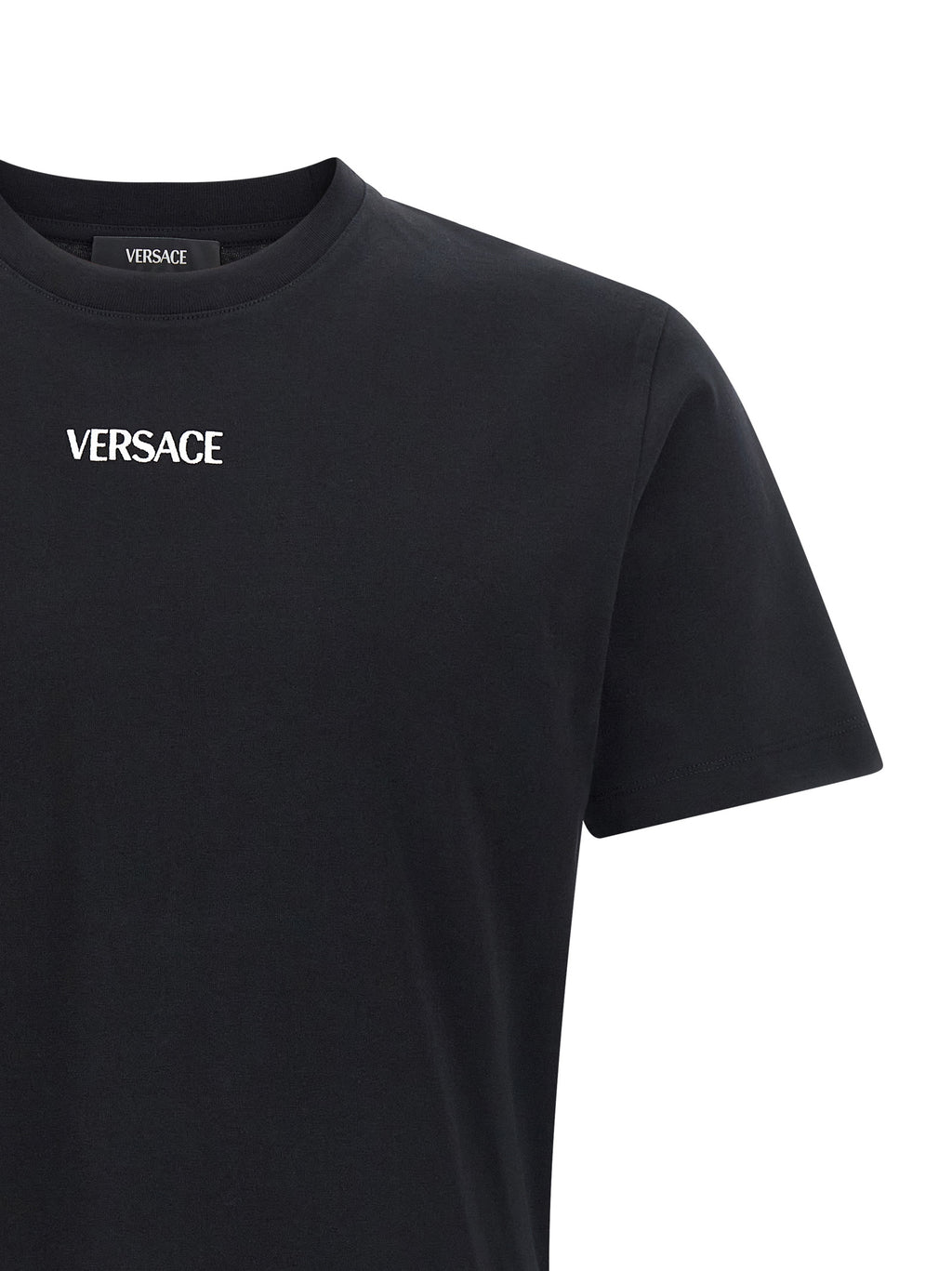 T-shirt en coton noir de Versace, style décontracté avec logo emblématique, porté de face sur mannequin.