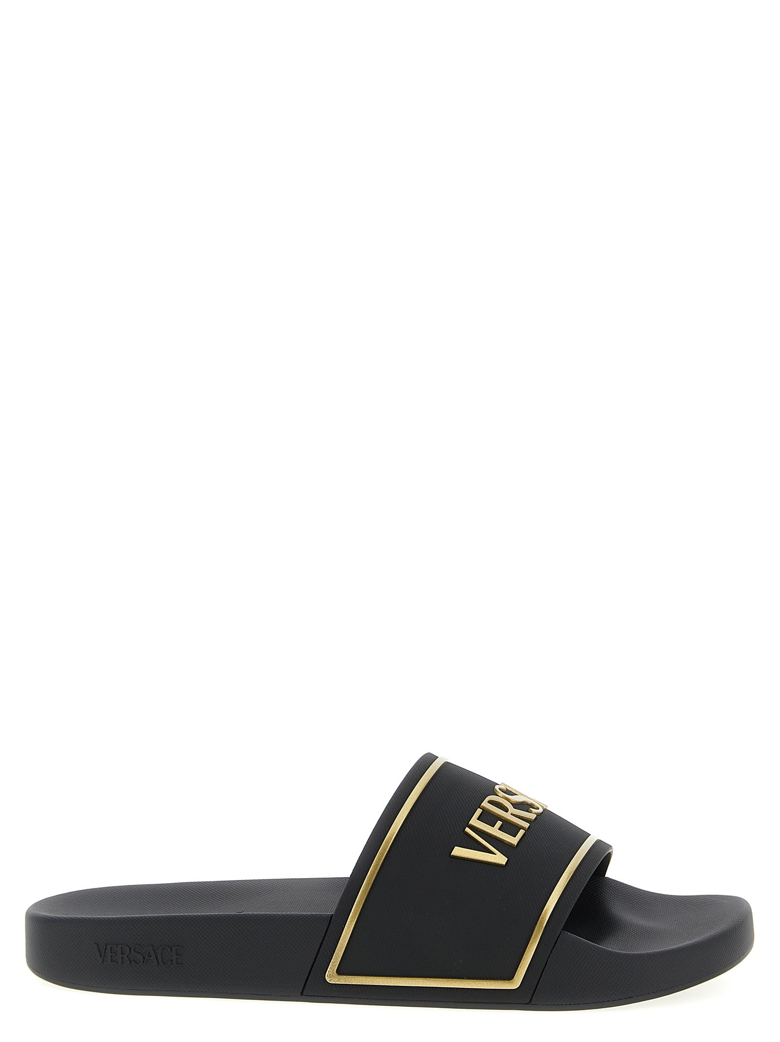 Sandales noires en polyurethane de la marque Versace, avec logo distinctif sur la bride.