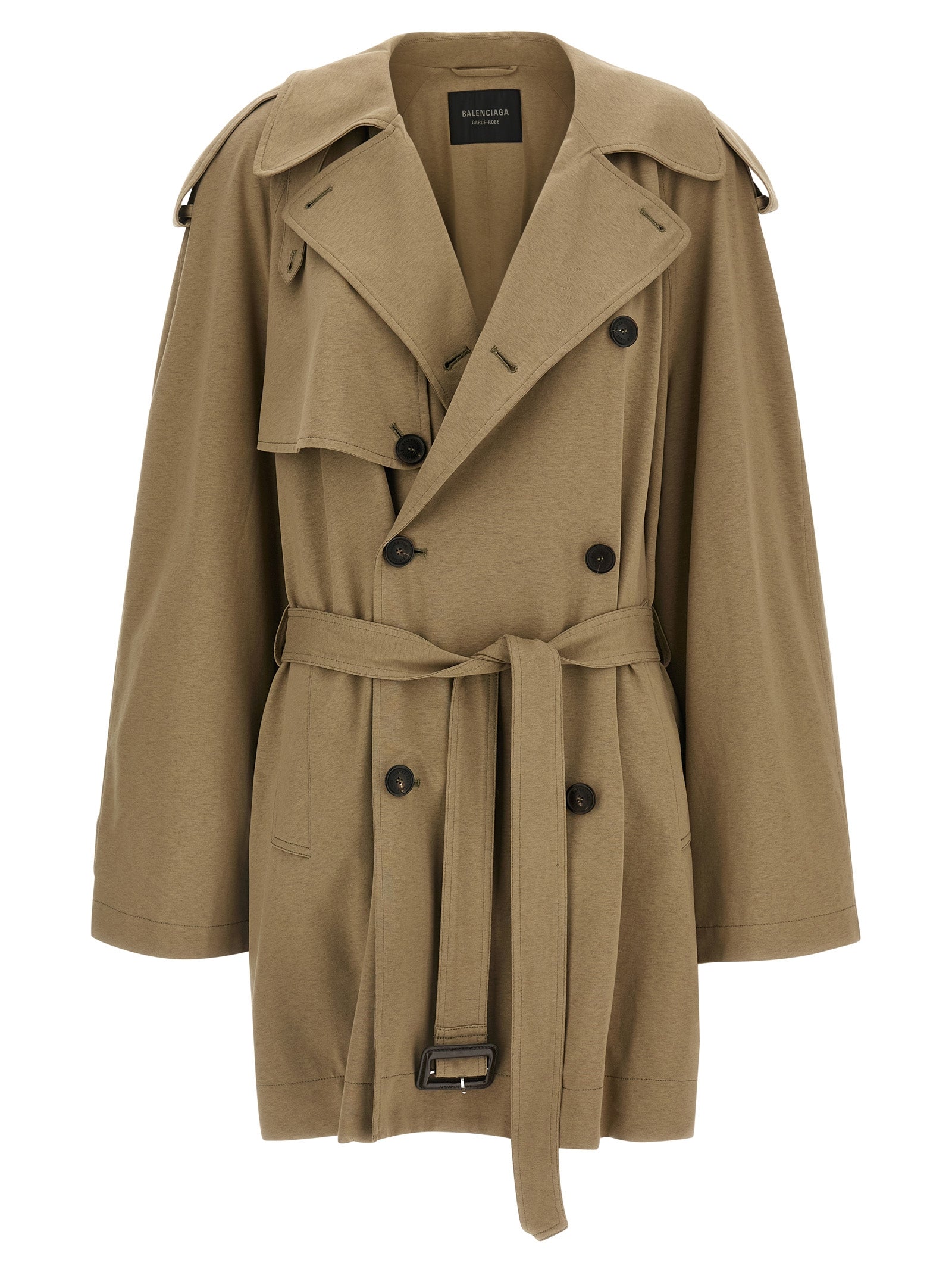 Manteau en coton beige de Balenciaga porté sur un mannequin, mettant en valeur le style élégant et la coupe moderne.