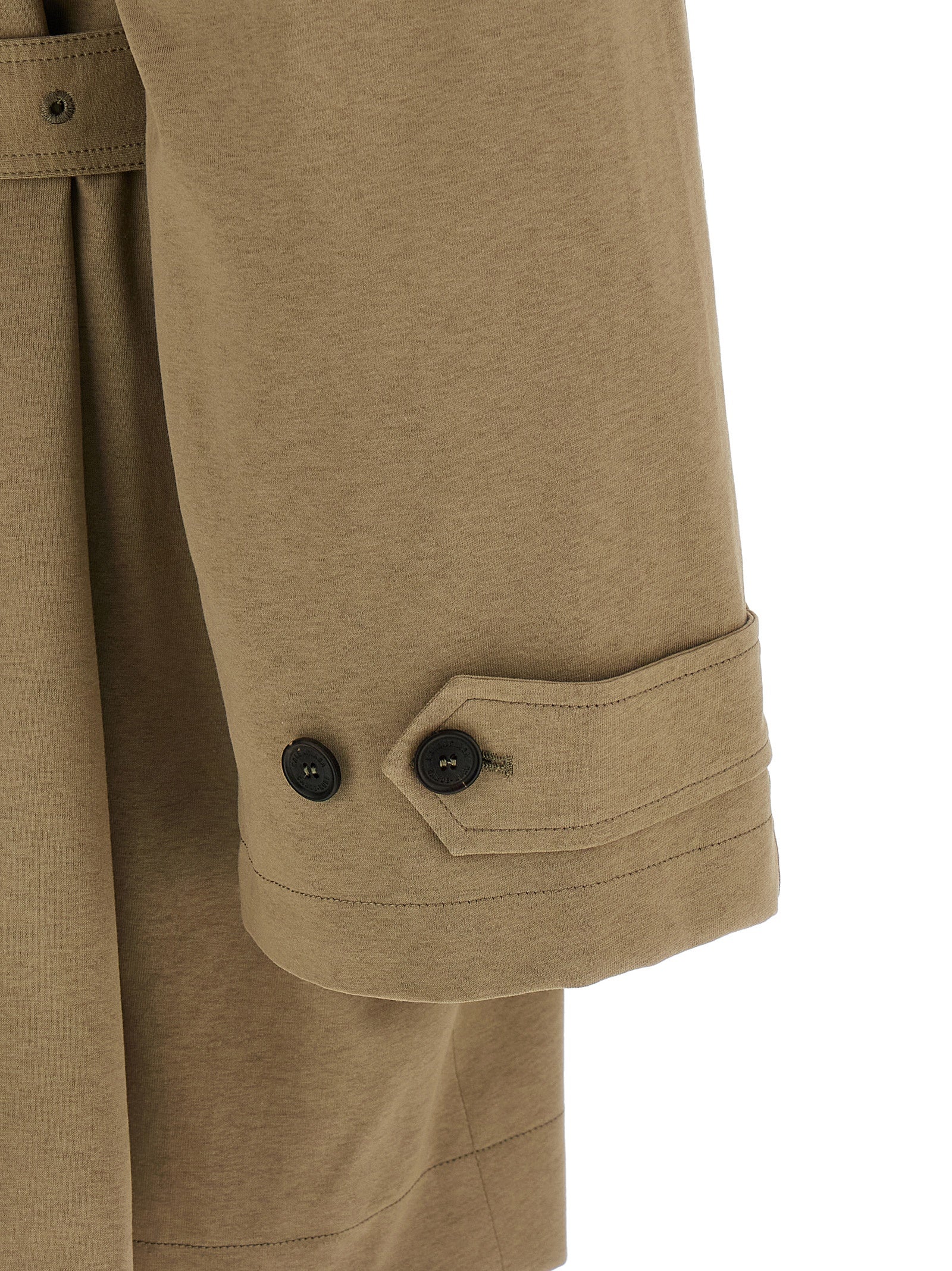 Manteau beige en coton de Balenciaga porté, avec coupe élégante et détails sophistiqués.