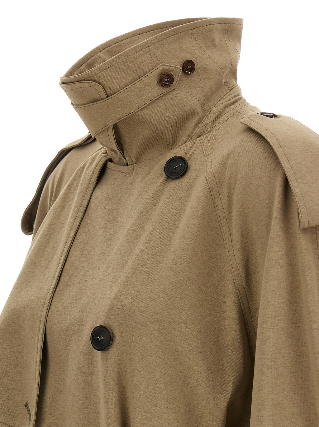 Manteau beige en coton de la marque Balenciaga, affichant un design élégant et moderne, porté par un mannequin.