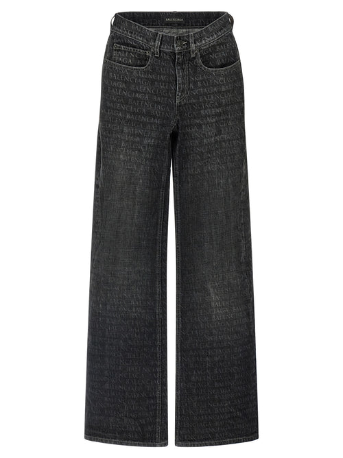 Jeans évasés en coton noir de Balenciaga, style décontracté avec coupe flare, visibles en image.