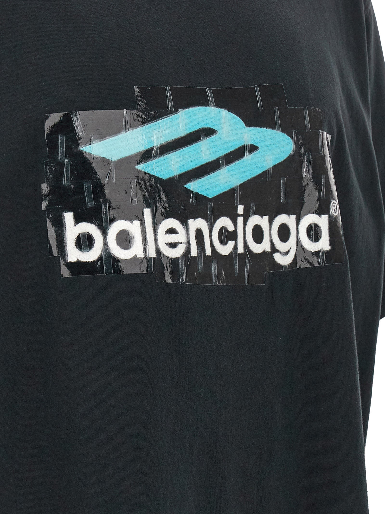 T-shirt en coton noir de Balenciaga, coupe classique et logo discret visible sur le devant.